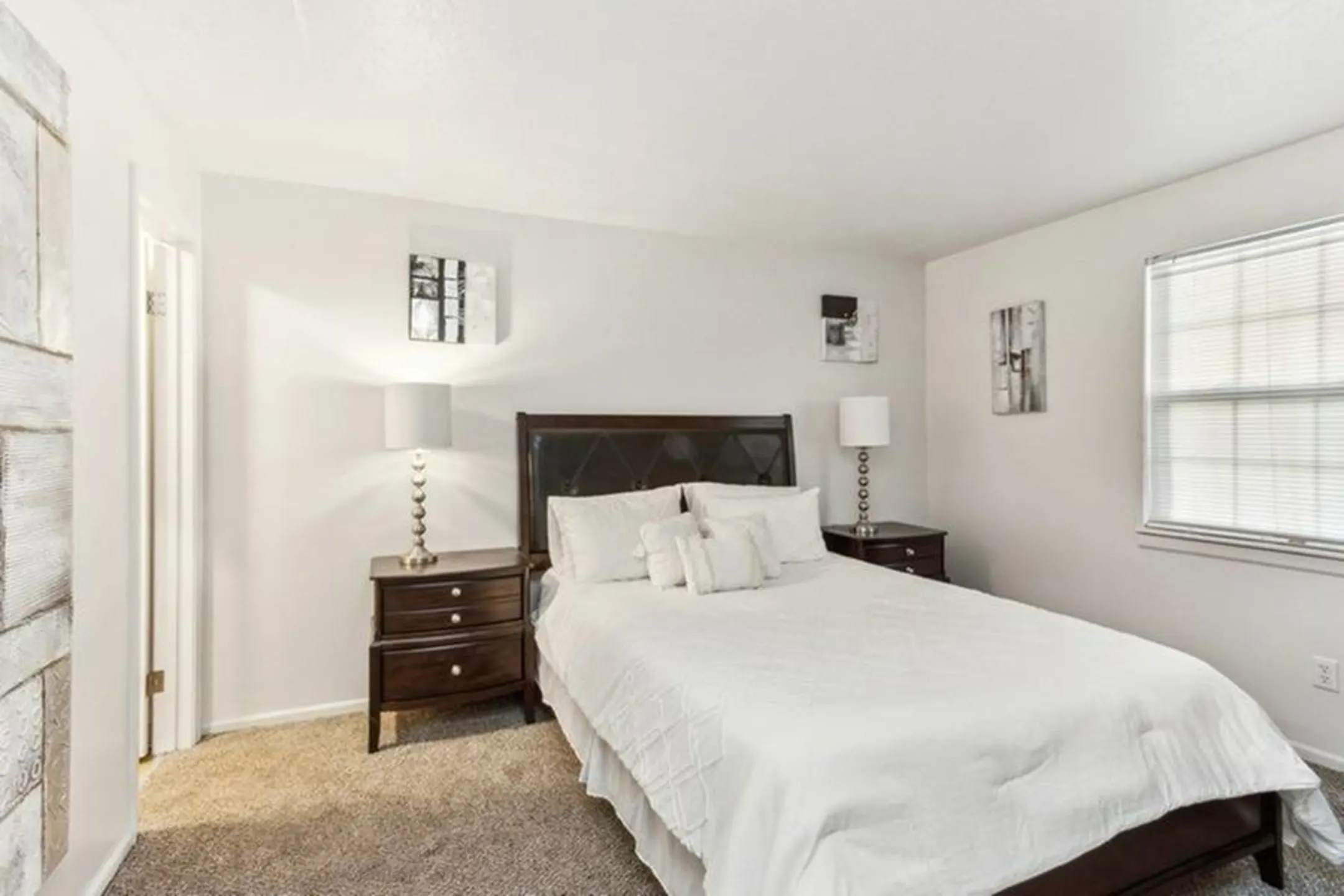 Overland Station Apartments - Overland Park, KS 66204