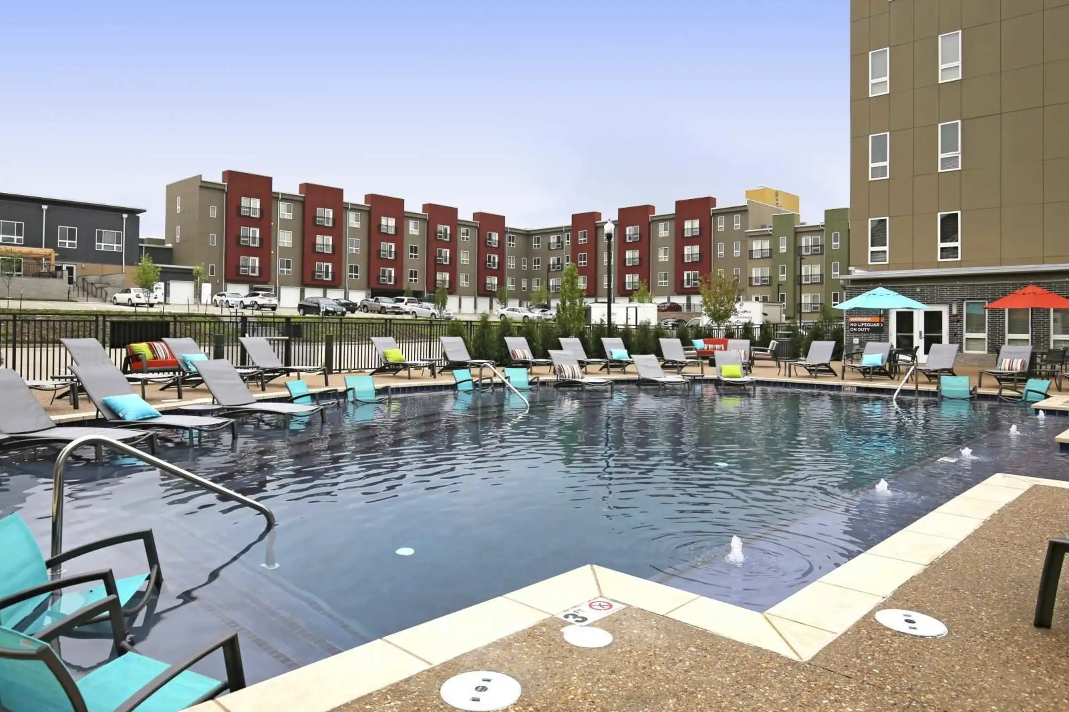 Pool - The Heights at Linden Square - Kansas City, MO
