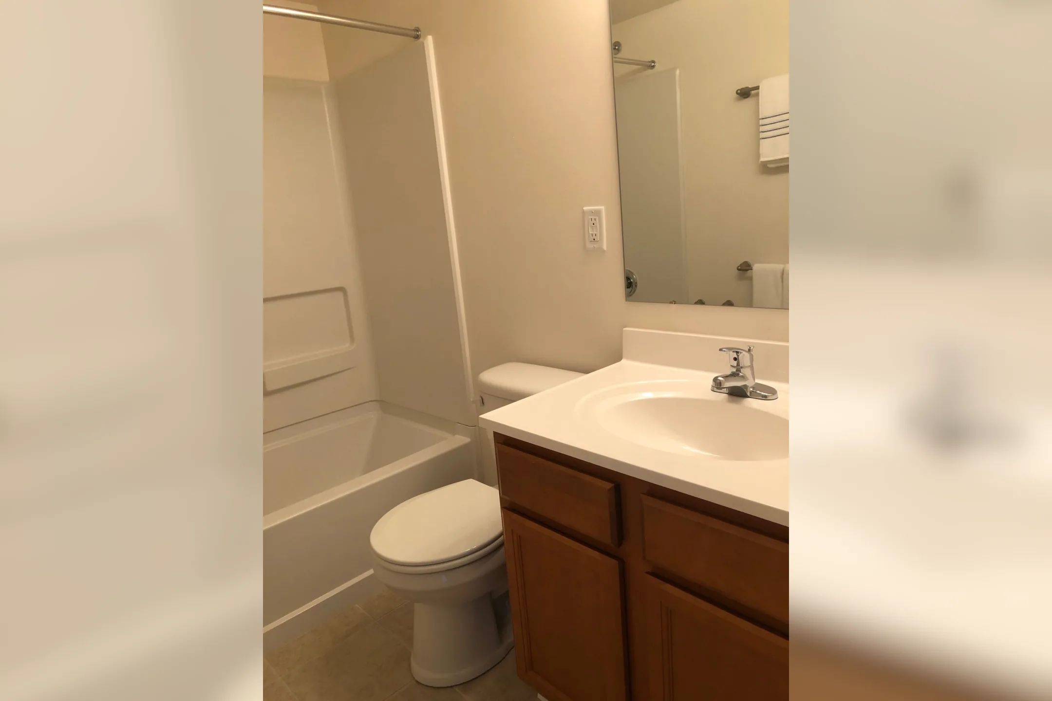 Bathroom - Cavalier Country Club Apartments - Newark, DE
