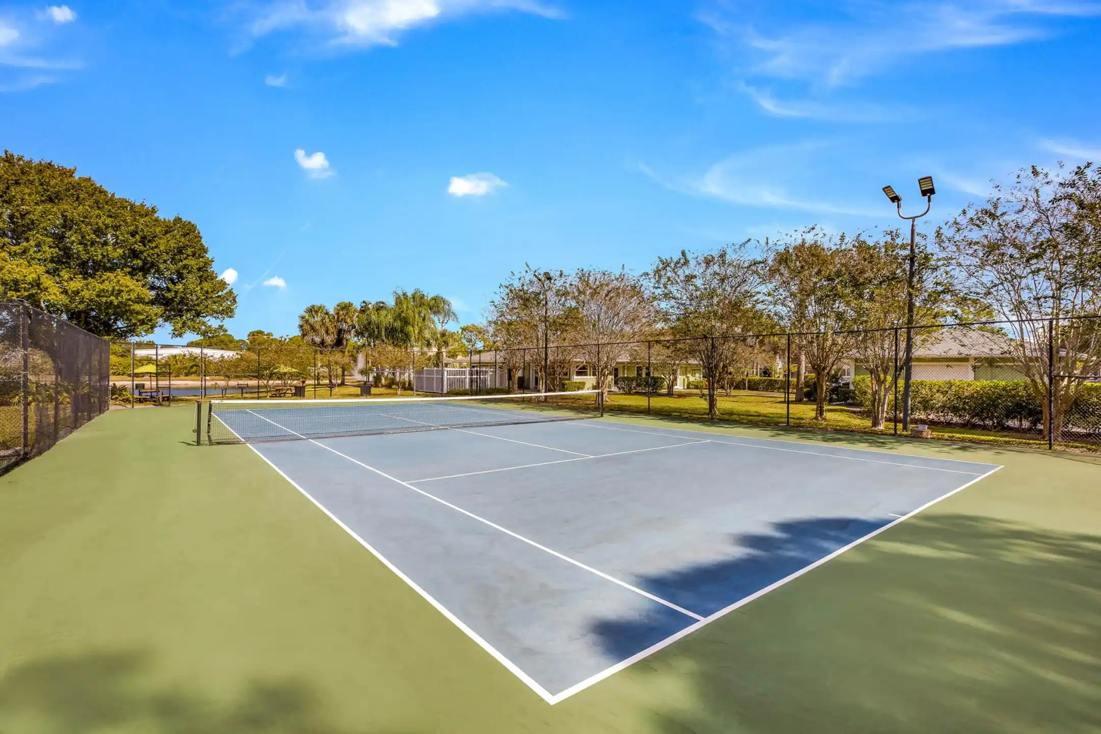 Lakeside Glen 7670 Greenboro Dr Melbourne, FL Apartments for Rent