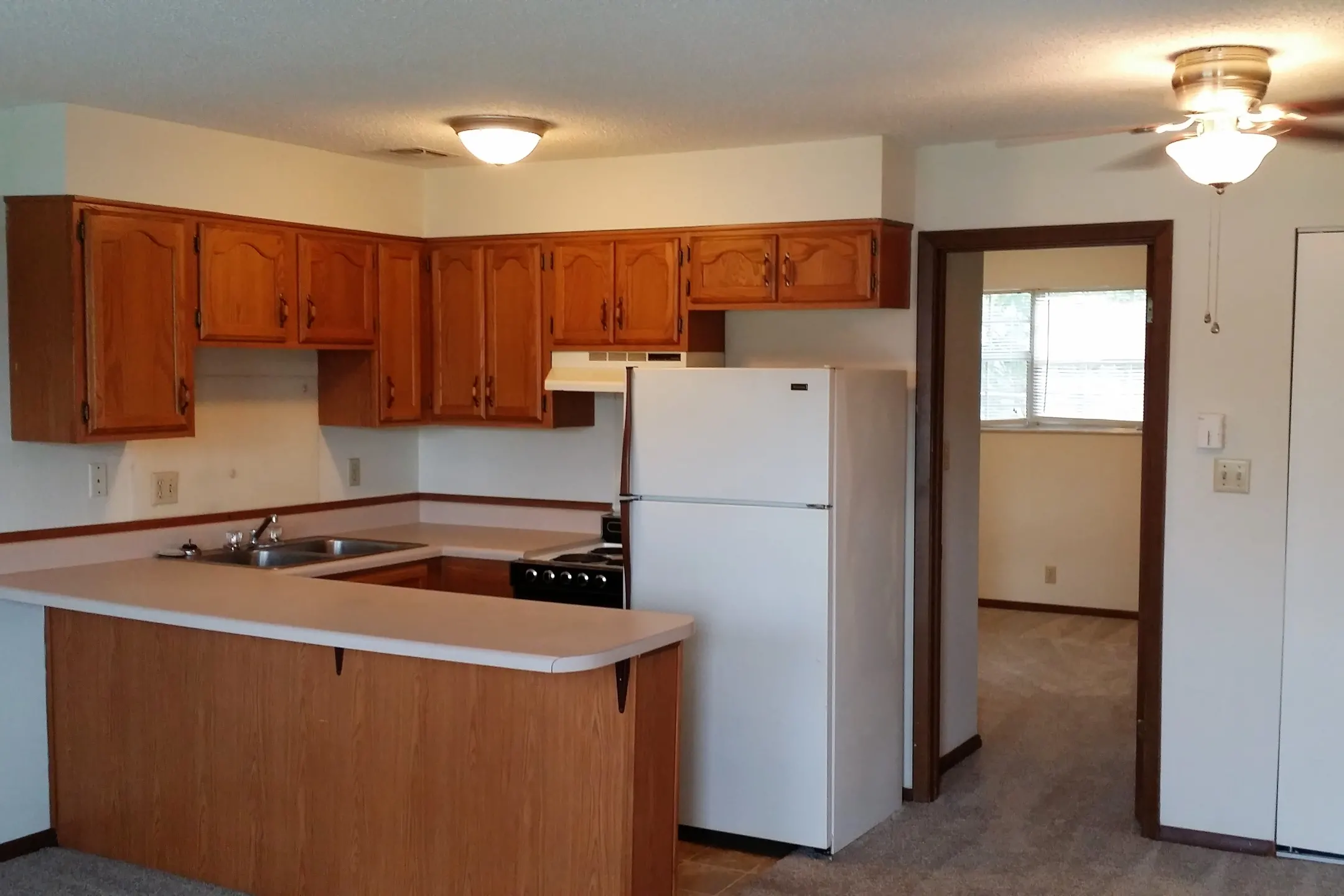 Kitchen - Chapel Court Apartments - Evansville, IN