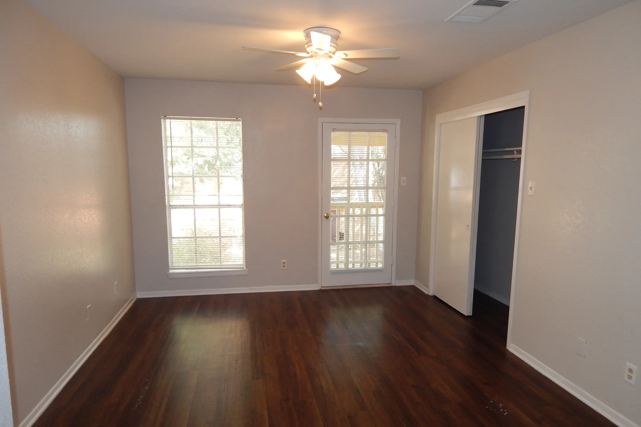 River Oaks Apartments 205 Northpointe Avenue La Grange, TX