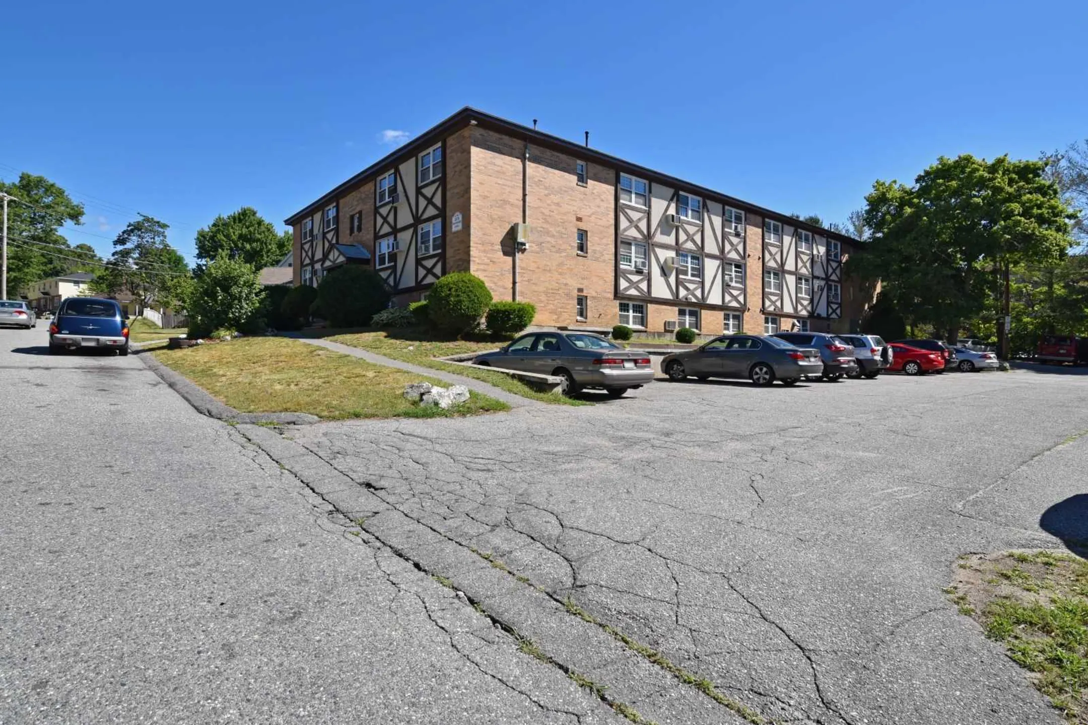 Barker Avenue Apartments - 240-273 Barker Avenue | Lowell, MA for Rent ...