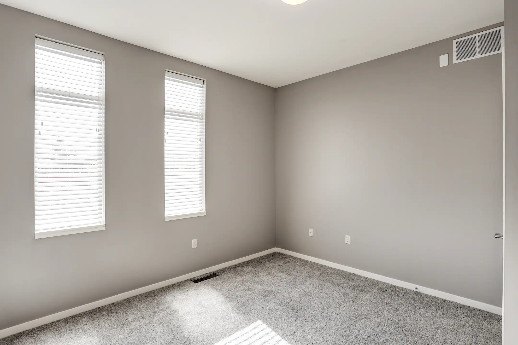 Eastown Flats 1400 Wealthy St SE Grand Rapids, MI Apartments for