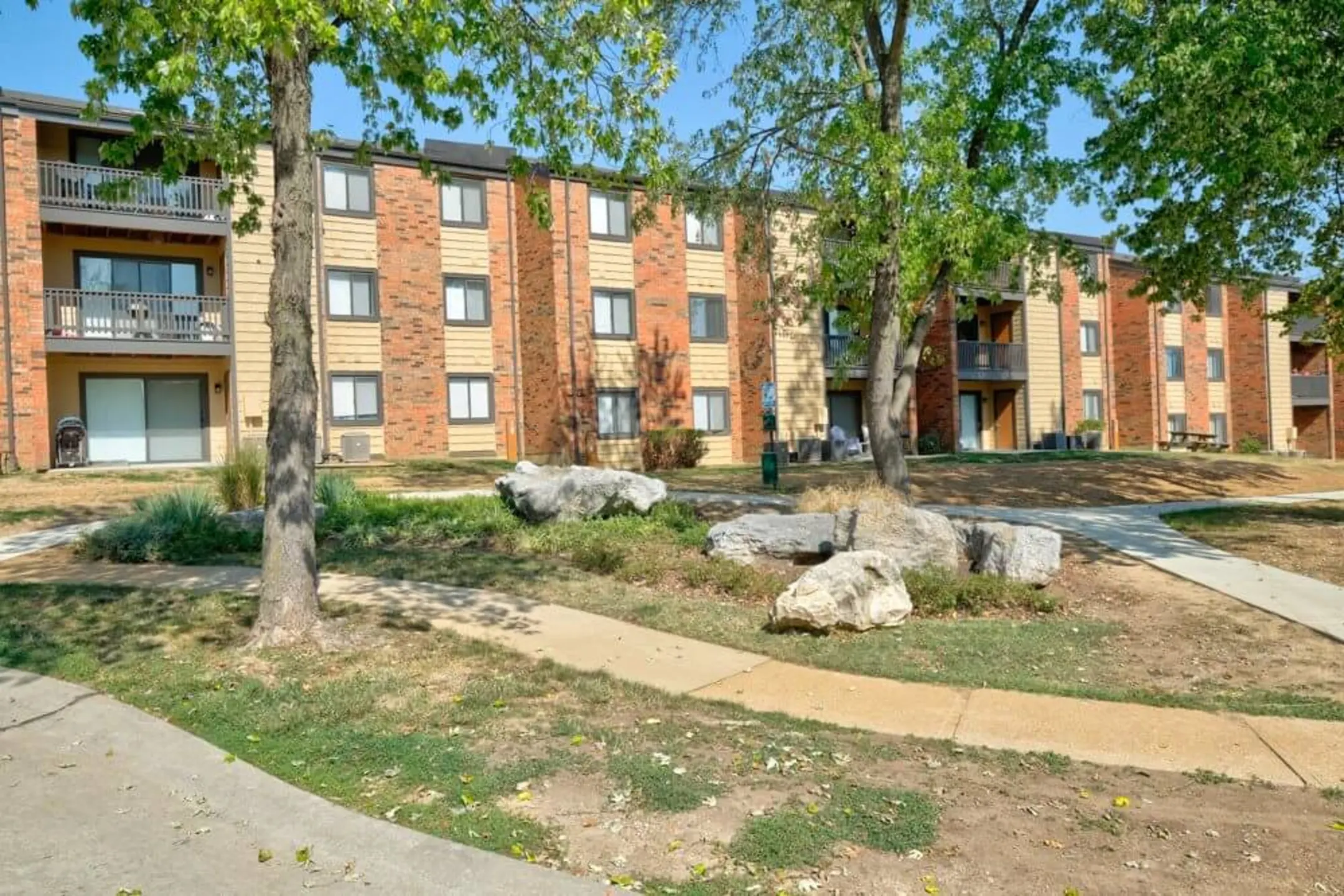 Canyon Creek Apartments - Saint Louis, MO 63129