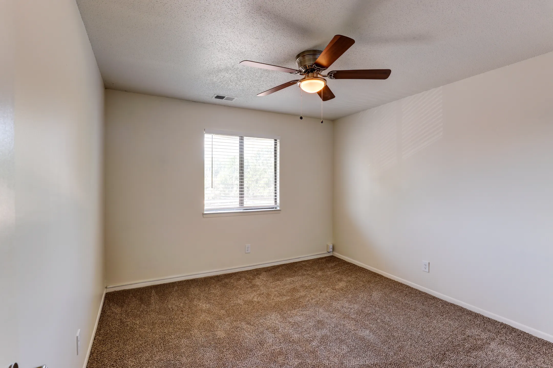 The Columns 2149 E Sunshine St Springfield, MO Apartments for Rent