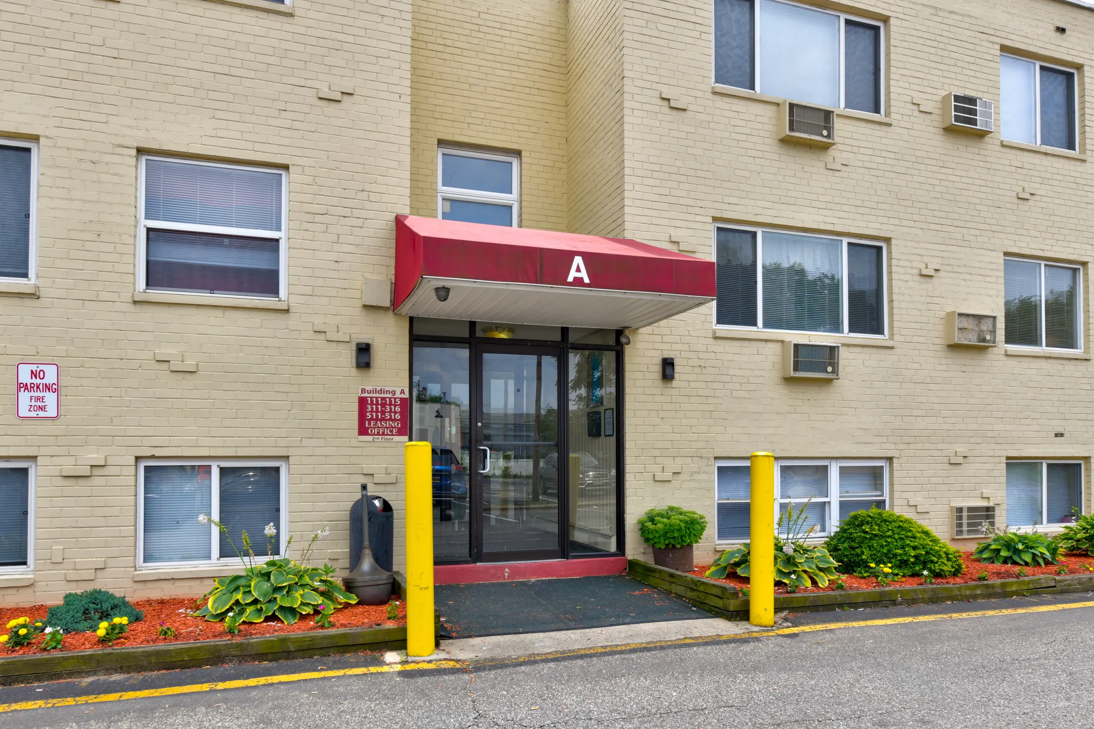 Willow Glen Apartments 279 S. Black Horse Pike A313 Mount Ephraim