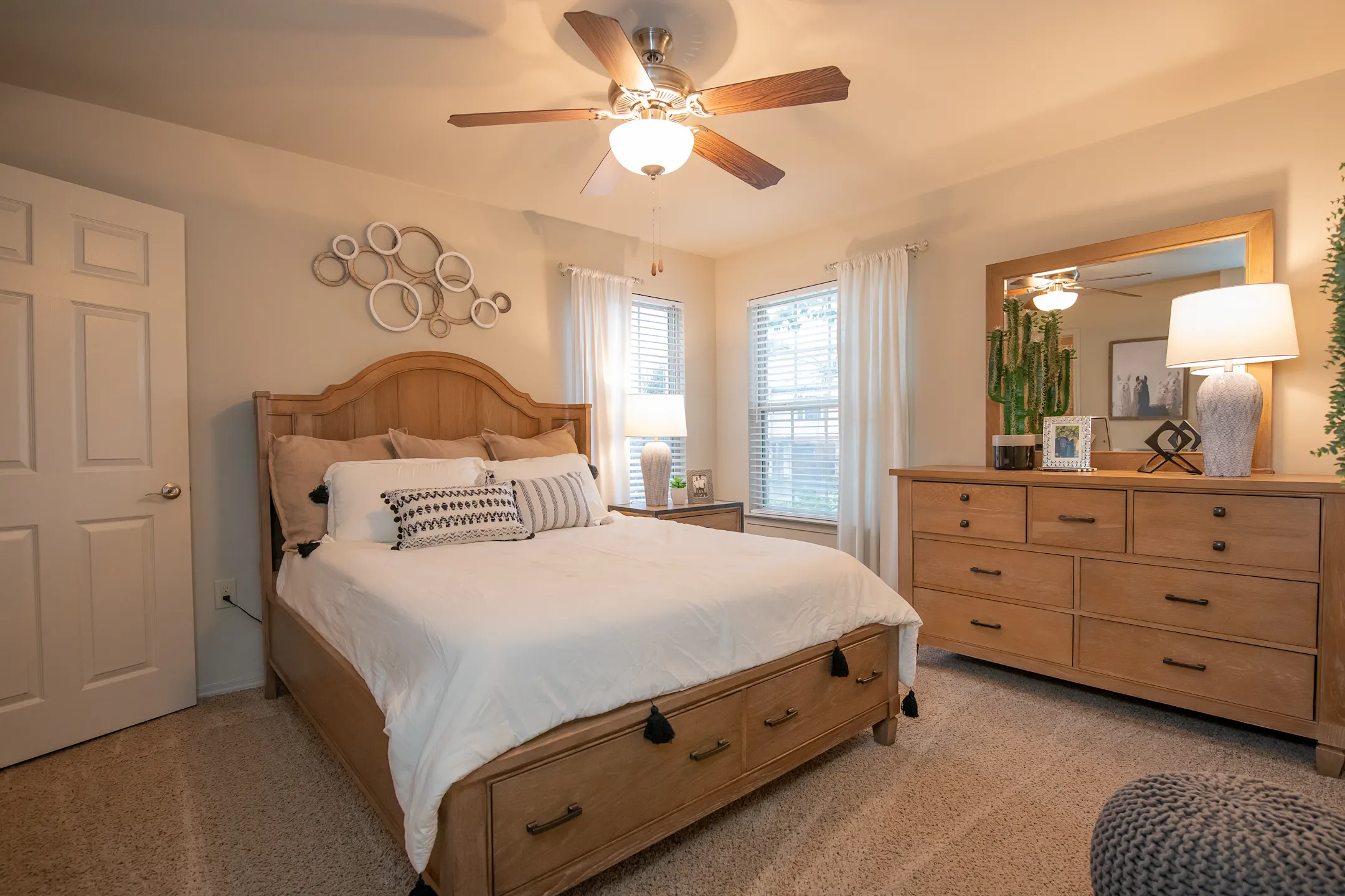 Bedroom - Cascata Luxury Apartments - Tulsa, OK