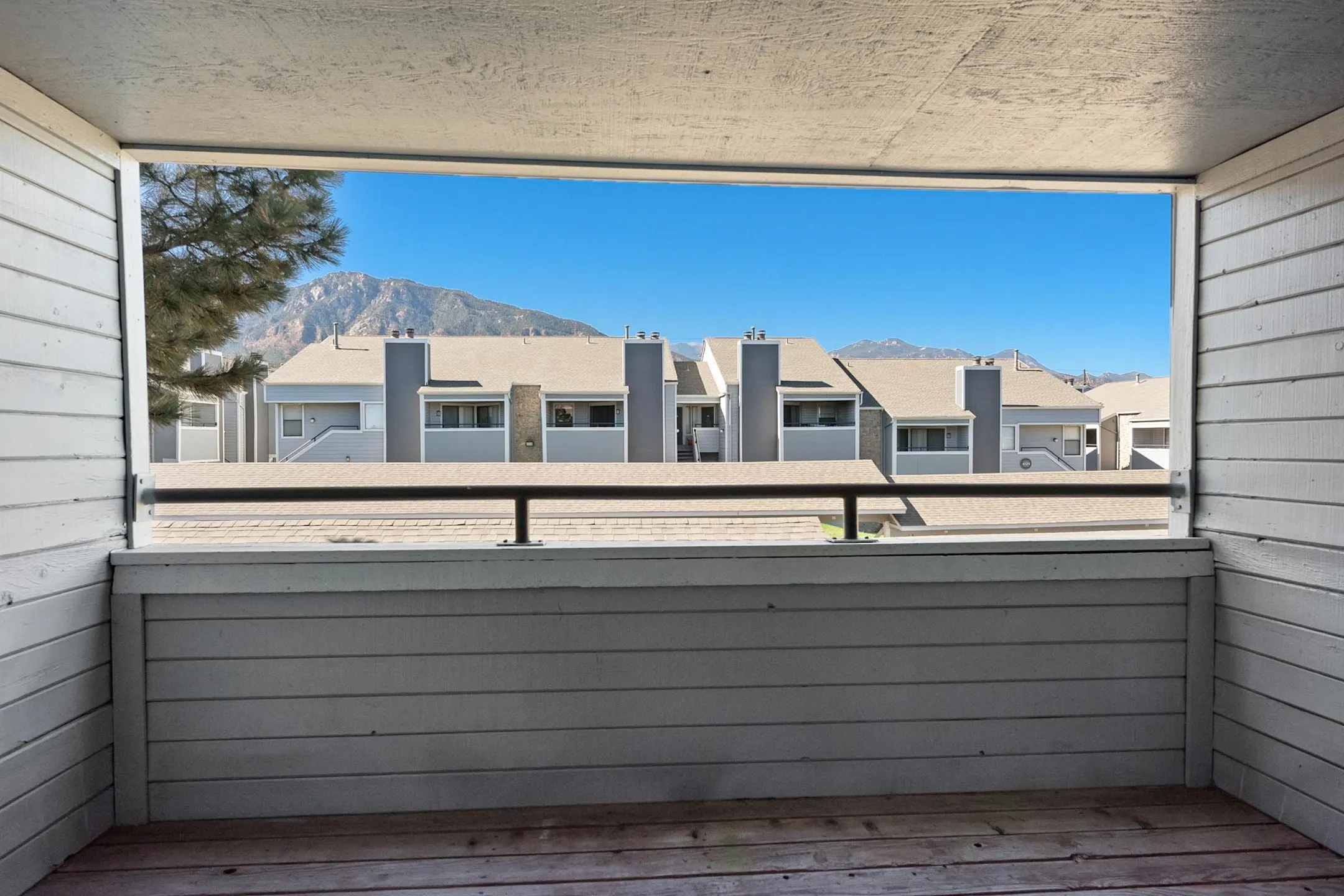 Cheyenne Crest 4008 Westmeadow Dr Colorado Springs, CO Apartments