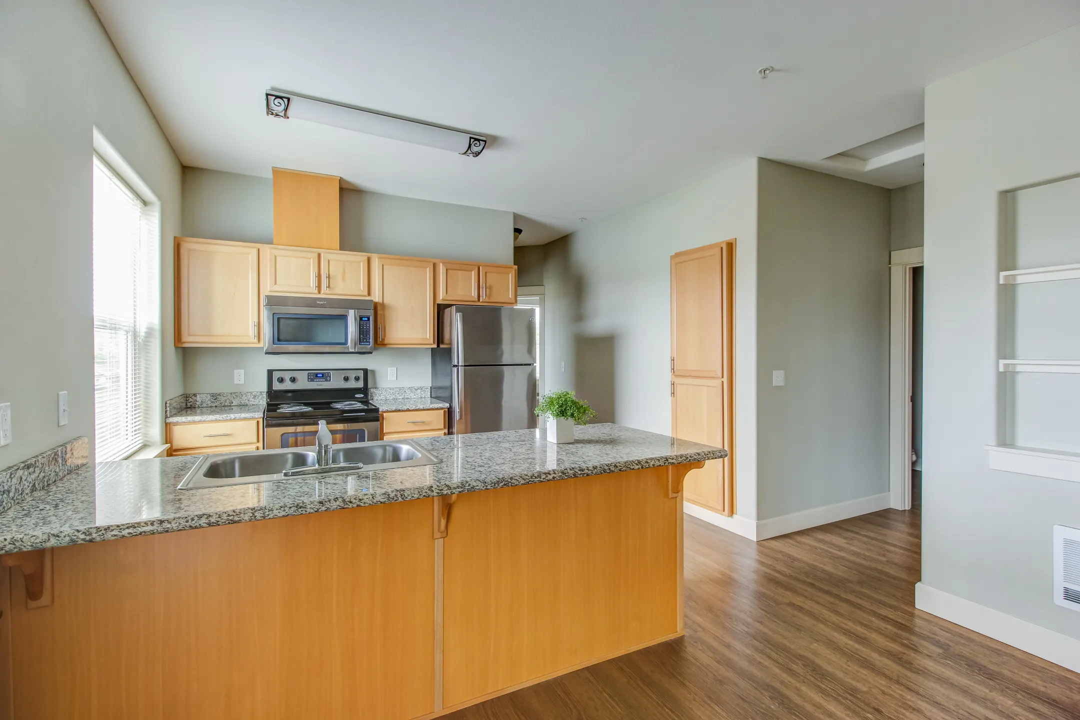 Kitchen - RiverBend Apartments - Albany, OR