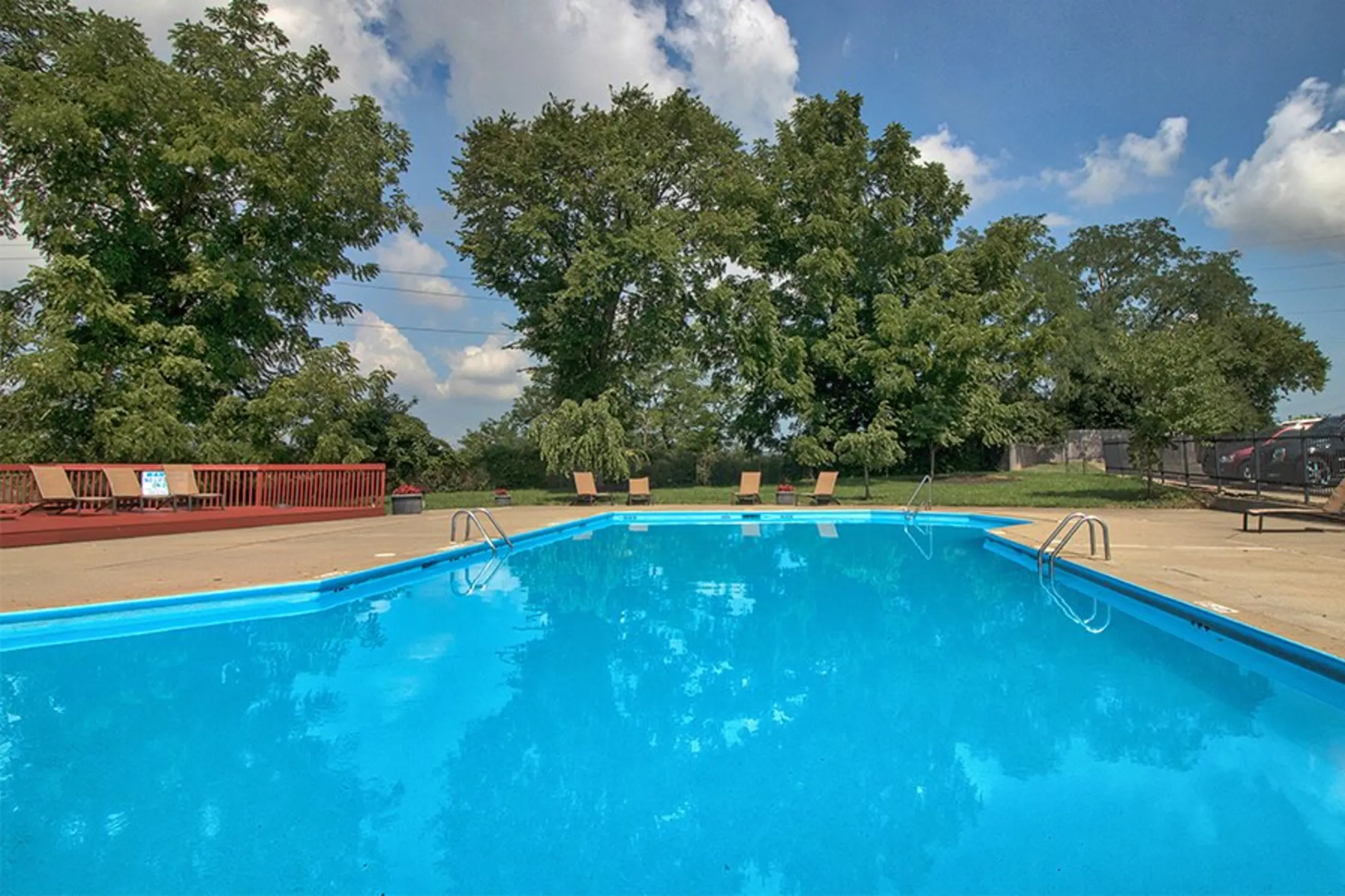 Pool - Lakeshore Drive Apartments - Cincinnati, OH