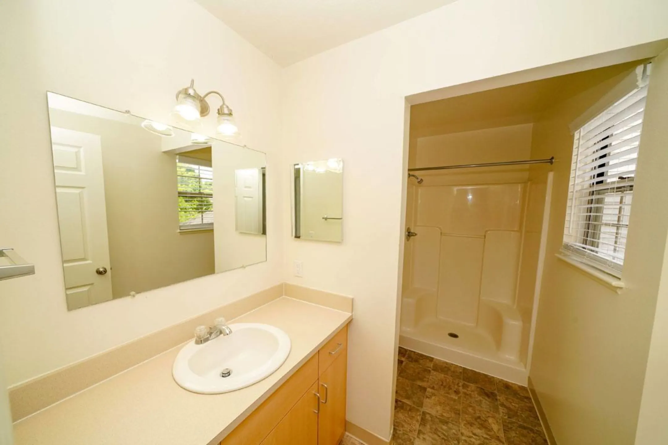 Bathroom - Foxwood Apartments & The Hermitage Townhomes - Portage, MI