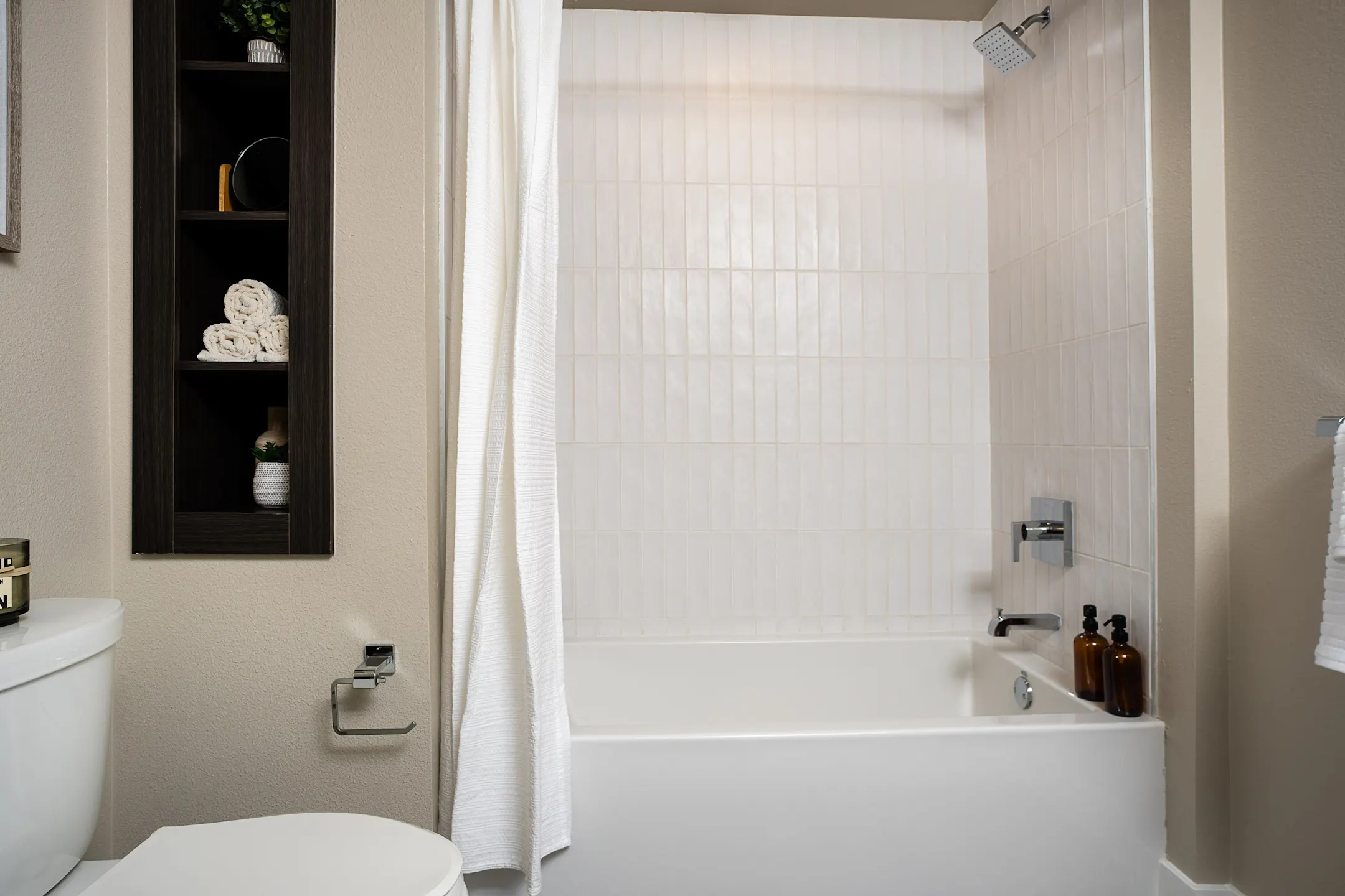 Bathroom - Emerald Apartments - Los Angeles, CA