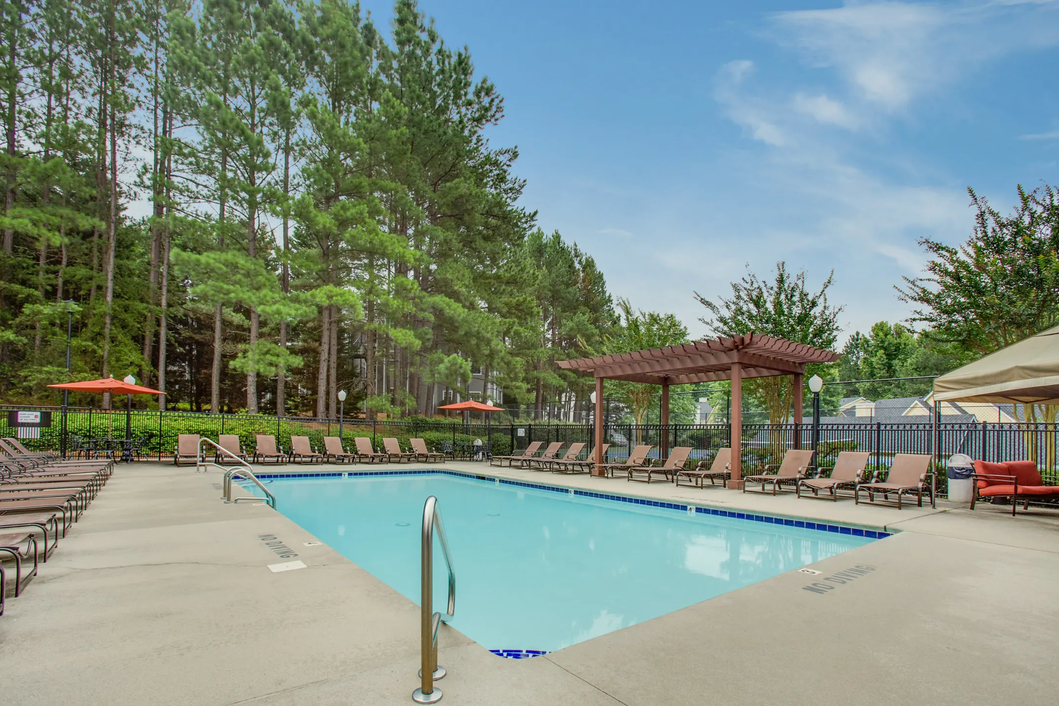 Crowne Oaks 1000 Crowne Oaks Cir WinstonSalem, NC Apartments for