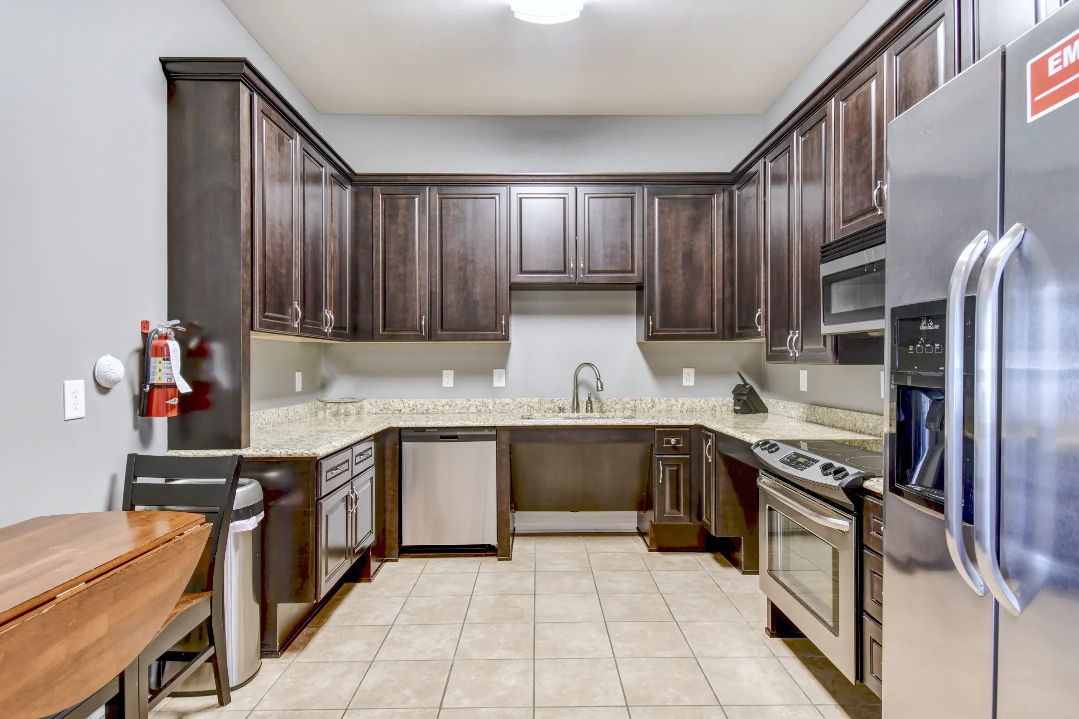Kitchen - Steeplechase at Parkview Apartments - Fort Wayne, IN