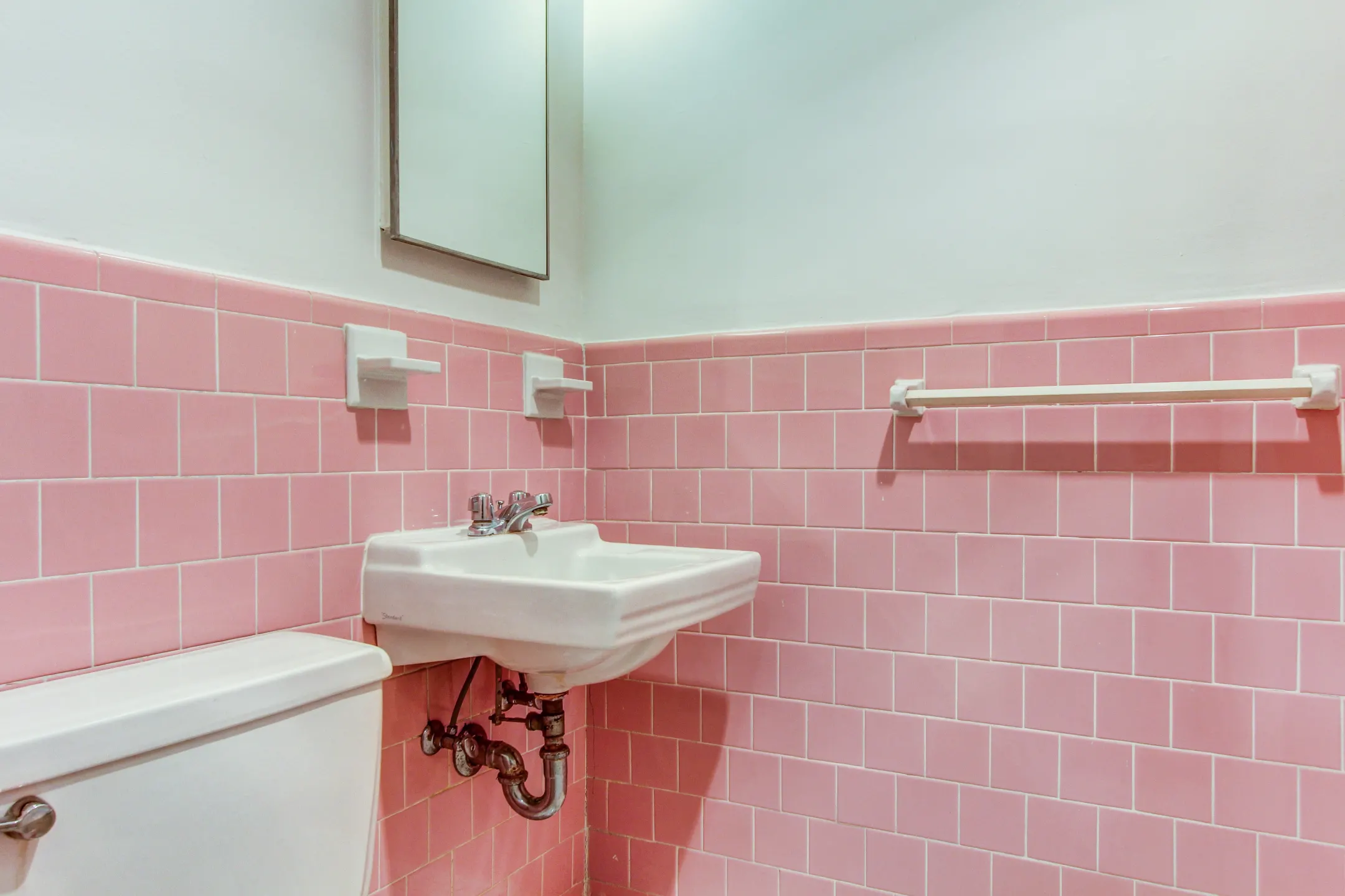 Bathroom - Robin Towers - Arlington, VA