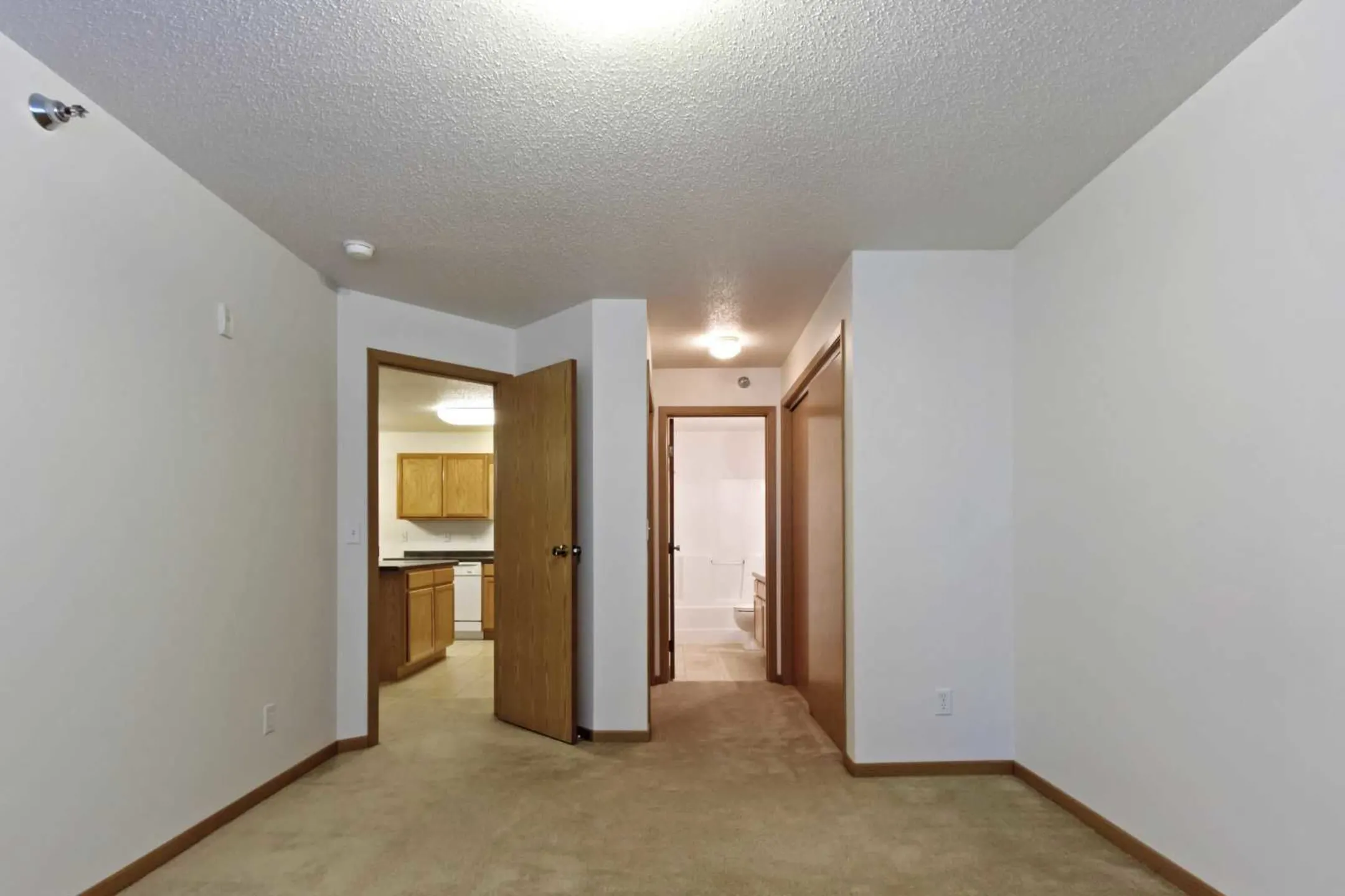 The Woods Apartments - Fargo, ND 58103