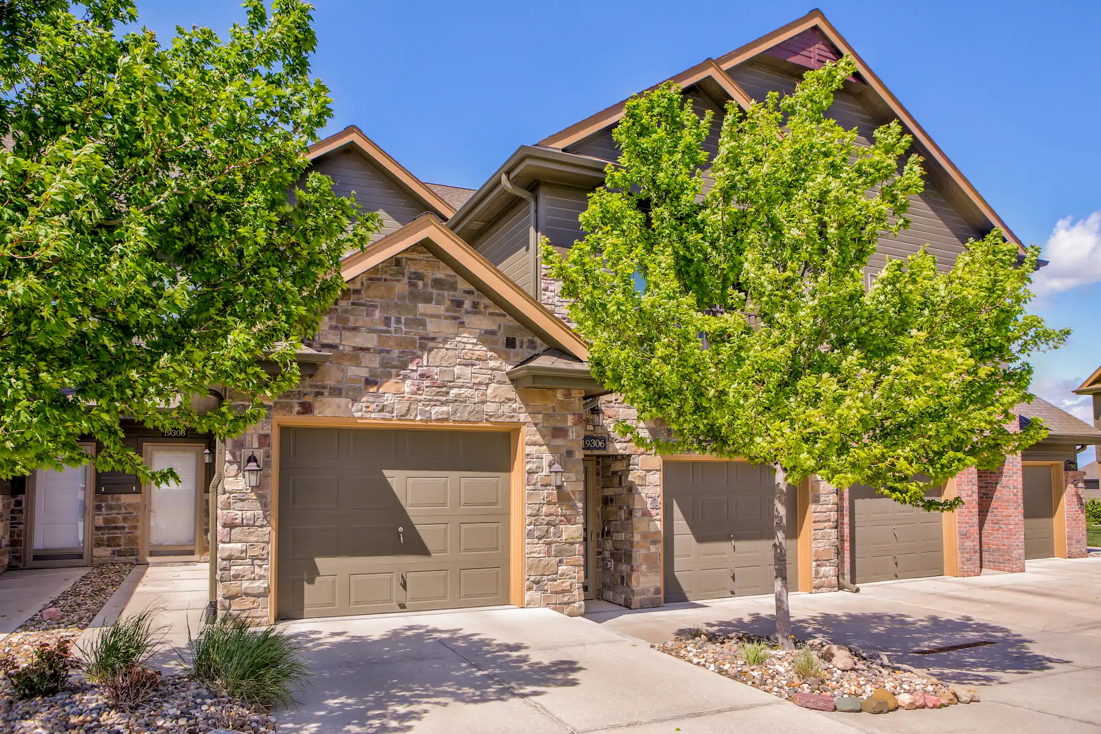 Bellbrook Townhome Apartments 19224 Olive Plz Gretna, NE Townhomes