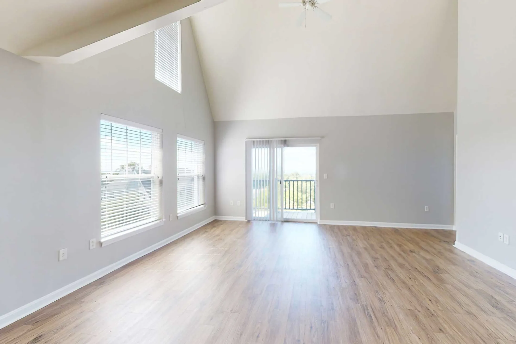 Bradlee Danvers Apartment Homes 1101 Kirkbride Dr Danvers, MA