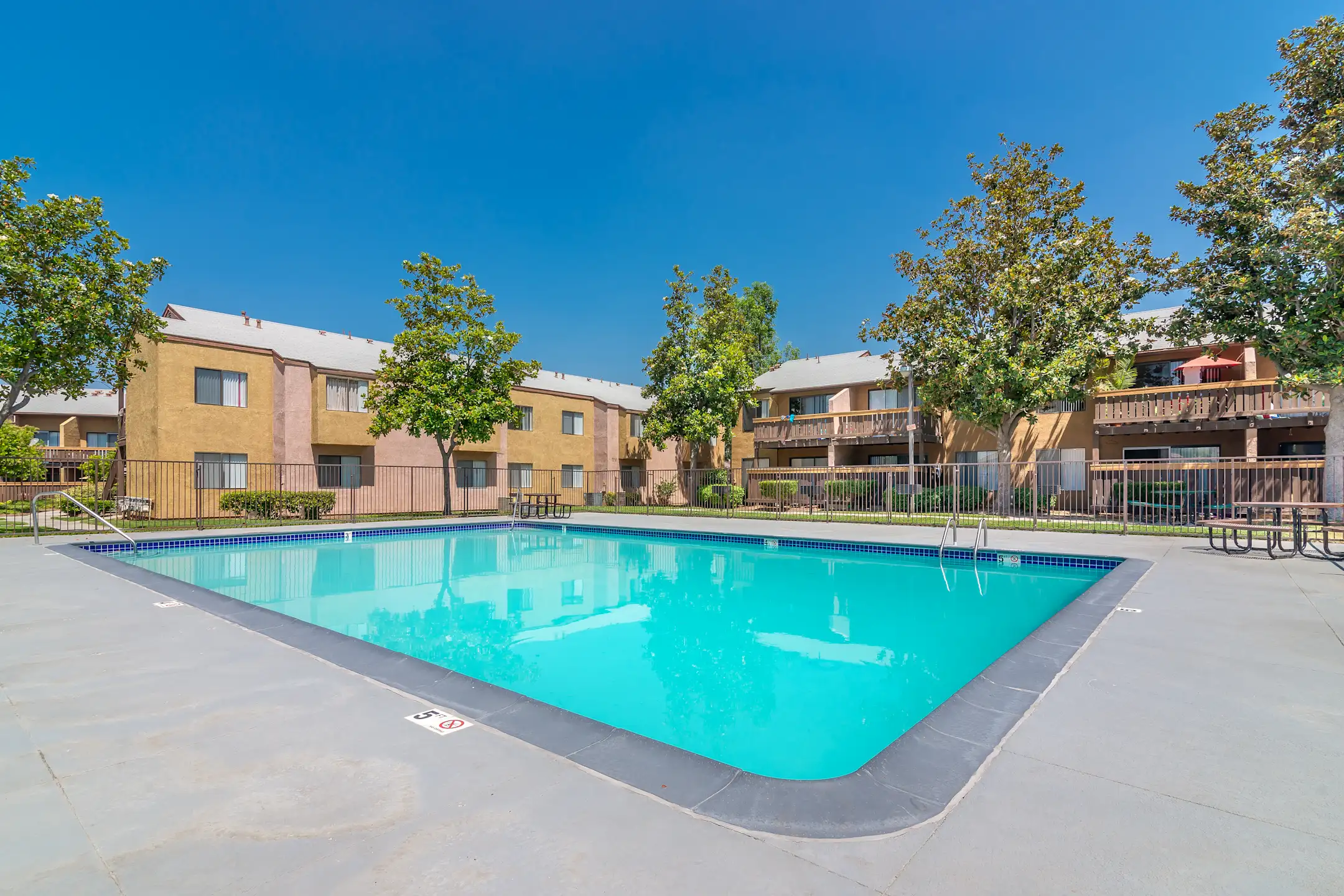 Ascot Park Apartments 1422 E 9th St San Bernardino, CA Apartments