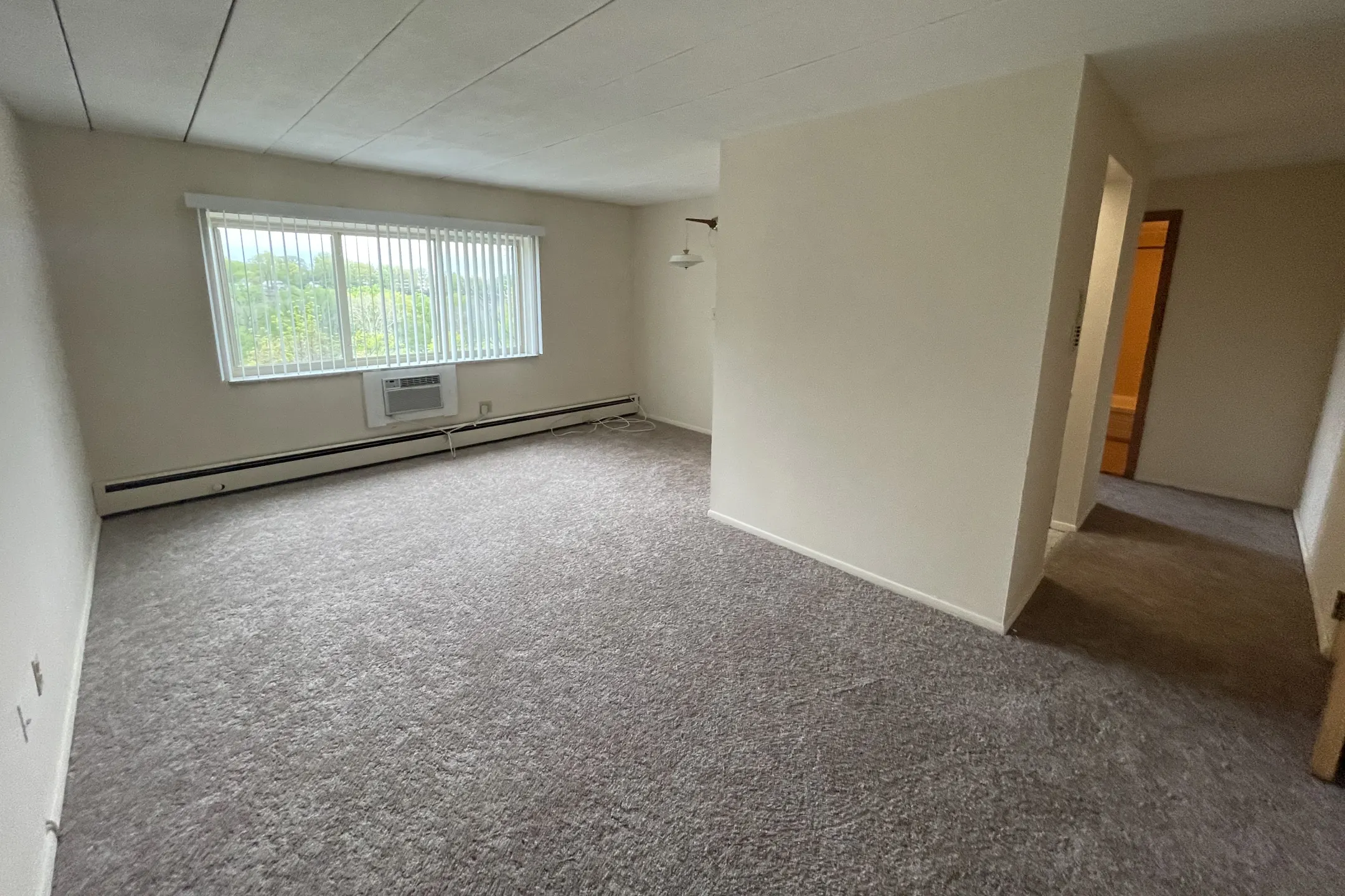 Living Room - Commodore Club Apartments - Lakewood, OH