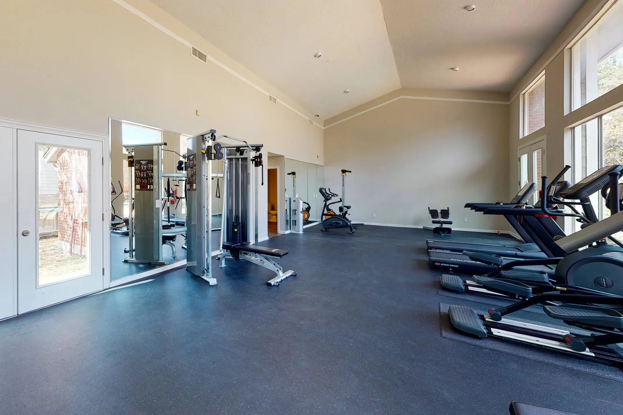 Fitness Weight Room - Irving Park - Irving, TX