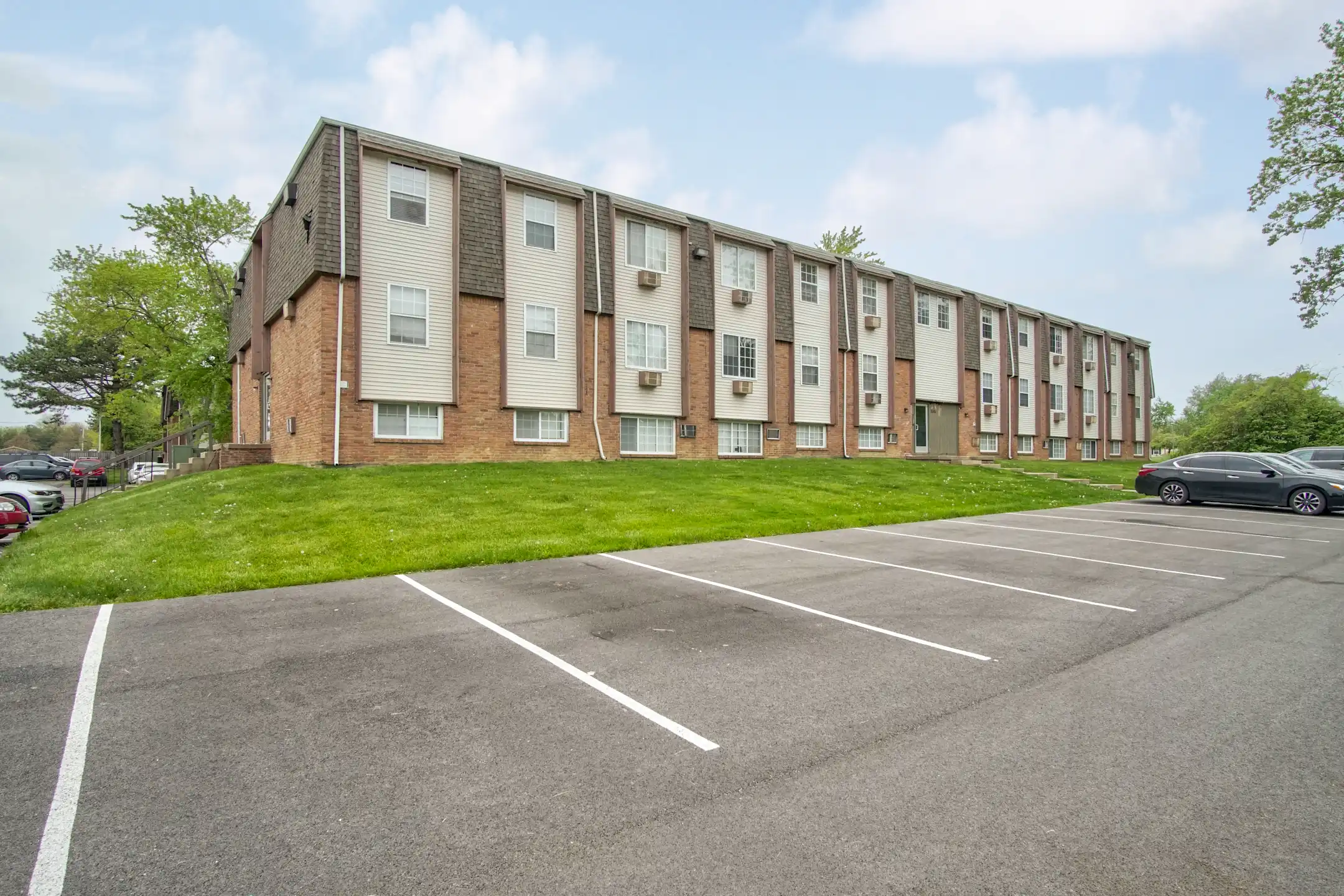 Point Place 3553 E Manhattan Blvd Toledo, OH Apartments for Rent