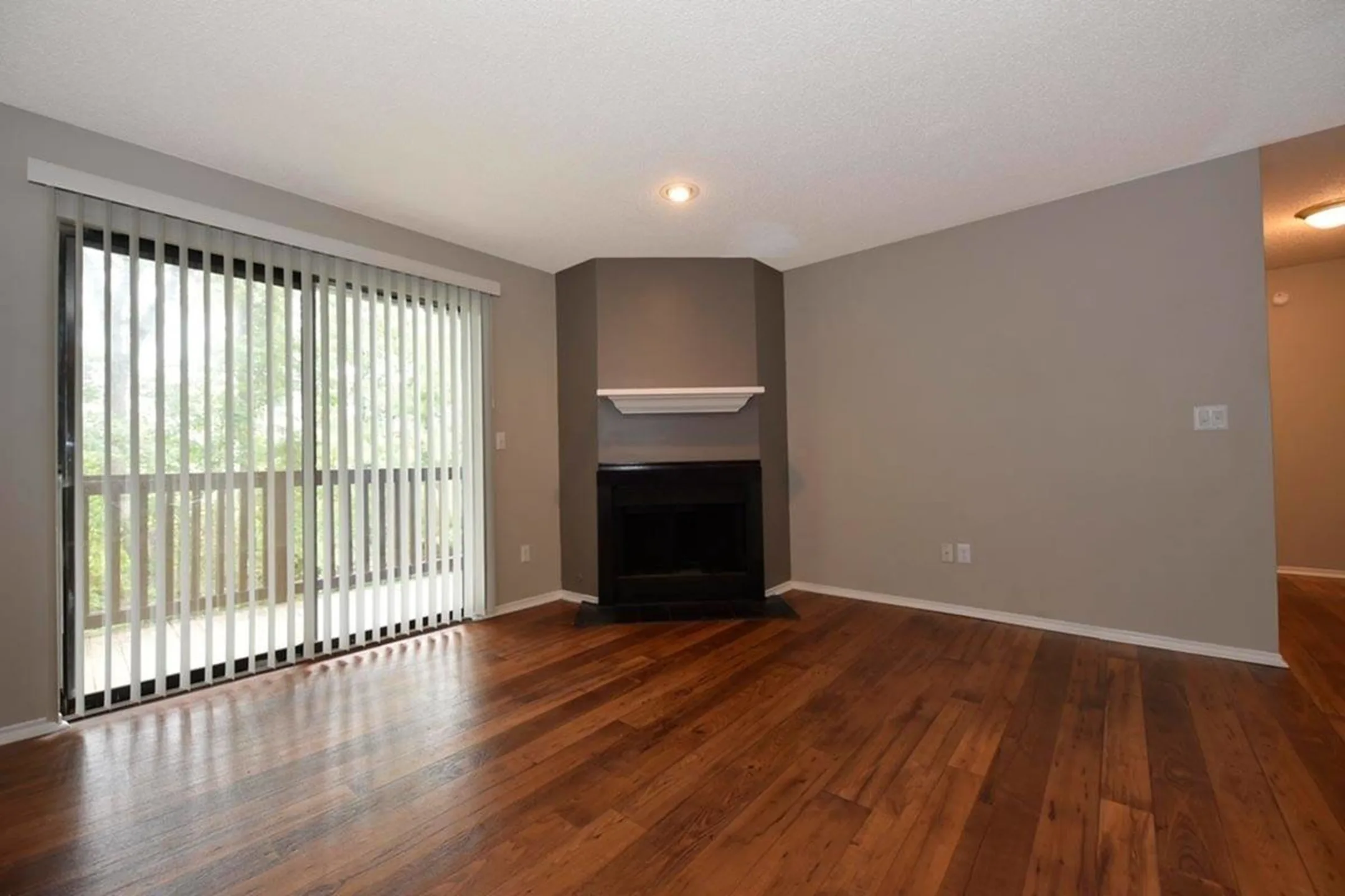 Living Room - The District At Hamilton Place Apartments - Chattanooga, TN