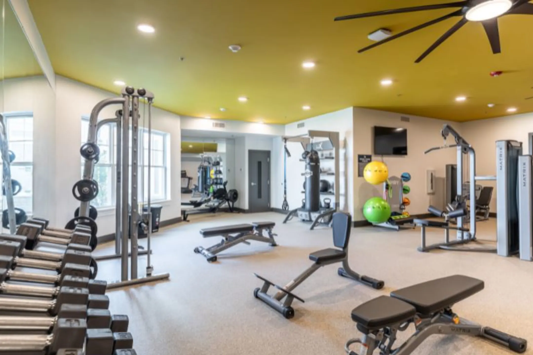 Fitness Weight Room - Aspen Heights Amherst - Amherst, MA