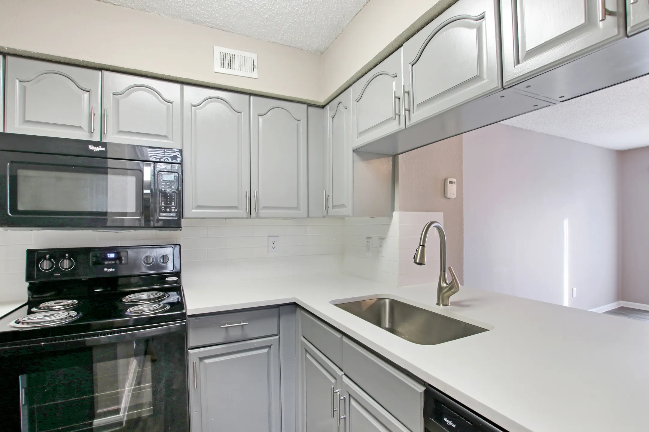 Kitchen - Fiona Apartment Homes - Irving, TX
