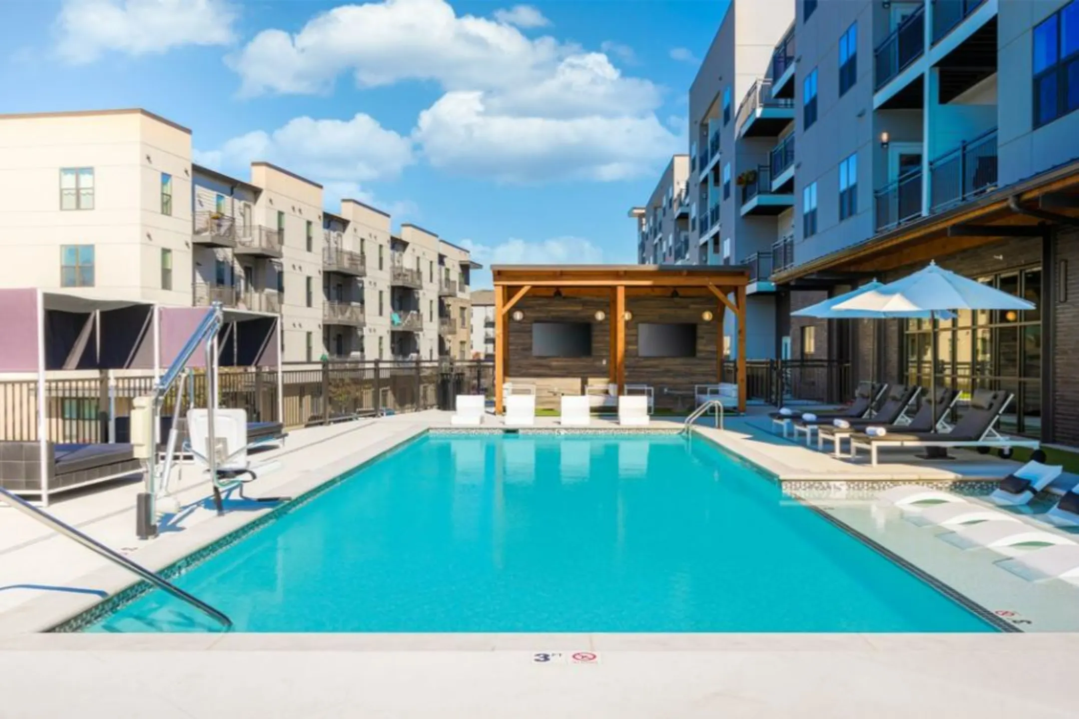 Riverwalk at Cameron Harbor North - 725 Fulton St | Chattanooga, TN ...