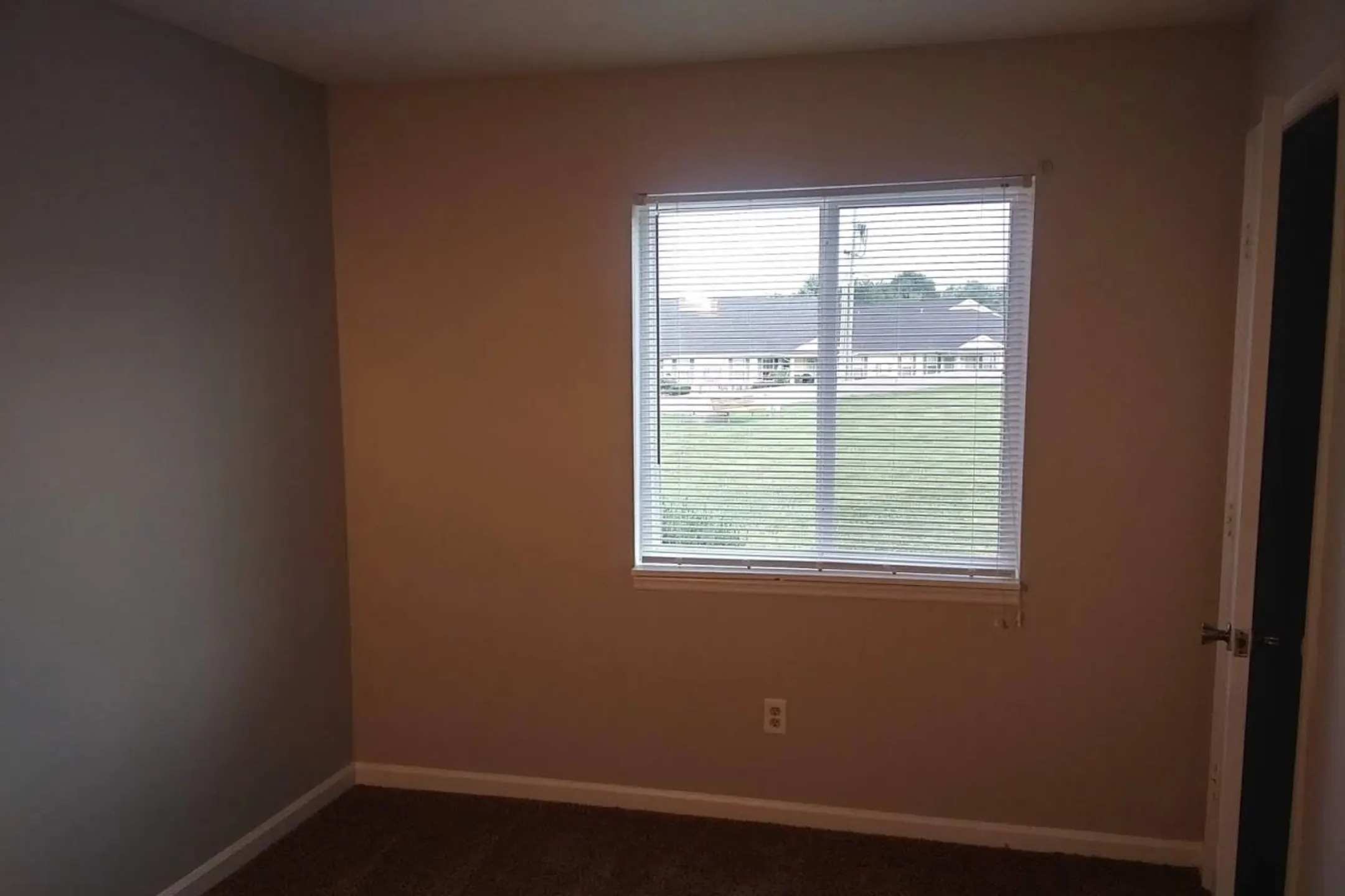 Oak Tree Farms Apartment Homes 2101 Pin Oak Dr Hopkinsville, KY