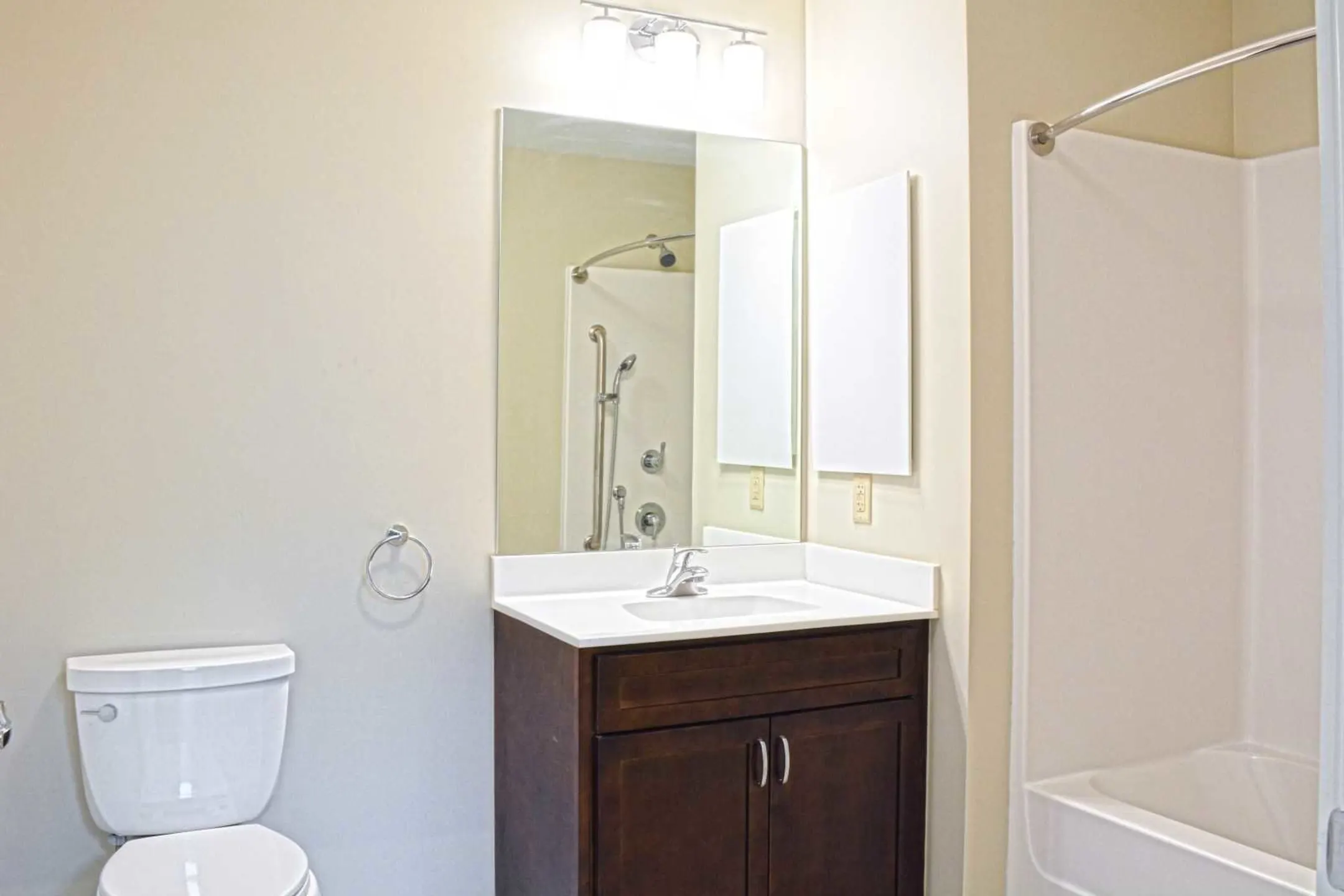 Bathroom - Capitol Lofts - Hartford, CT