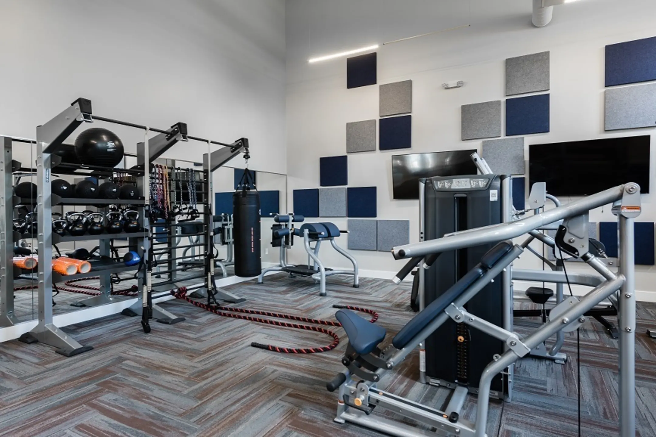 Fitness Weight Room - Cortland Lake Lotus - Altamonte Springs, FL