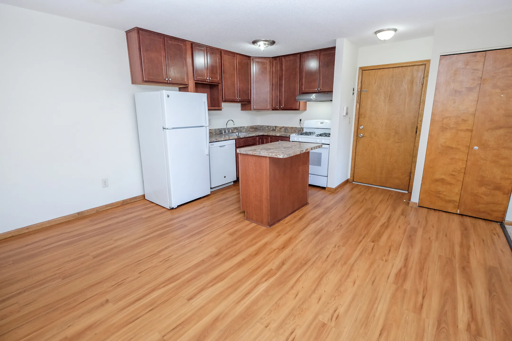 Dupont Avenue Apartments 3040 Dupont Avenue South Minneapolis, MN