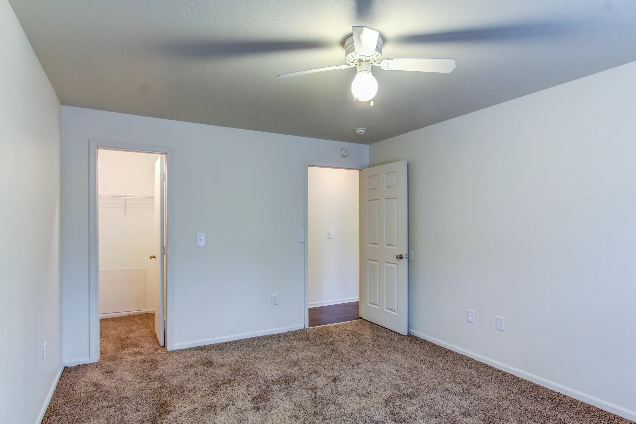 Crosscreeks Apartments and Townhomes Apartments Temperance, MI 48182