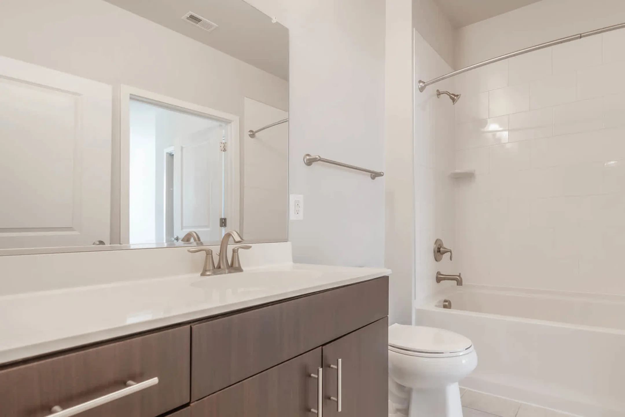 Bathroom - Radiant Fairfax Ridge Apartments - Fairfax, VA