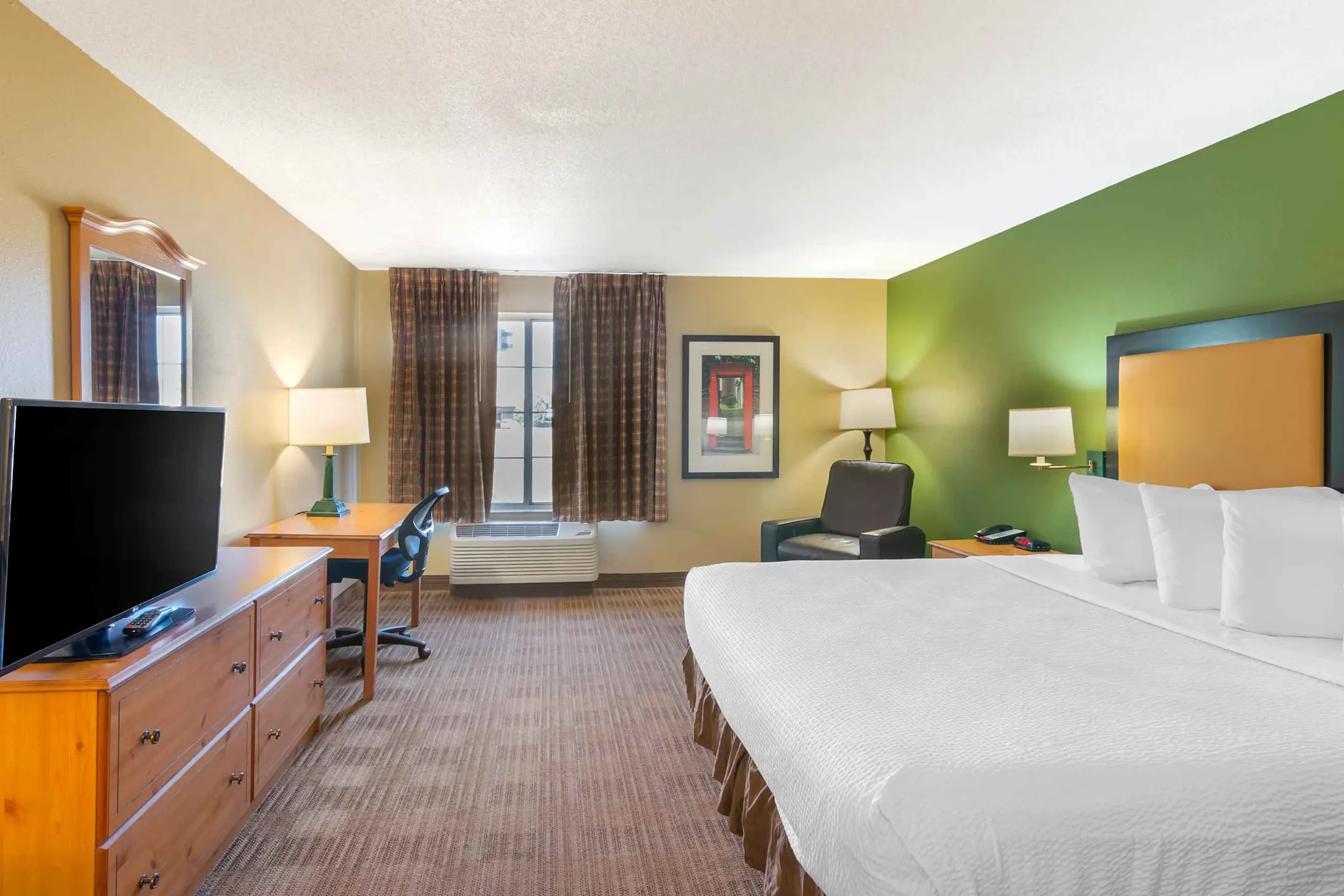 Living Room - Furnished Studio - Kansas City - Country Club Plaza - Kansas City, MO
