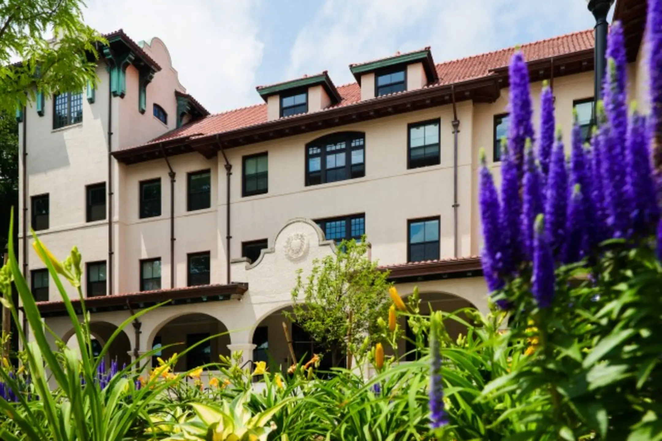 The Overlook at St Gabriel's Apartments - Brighton, MA 02135