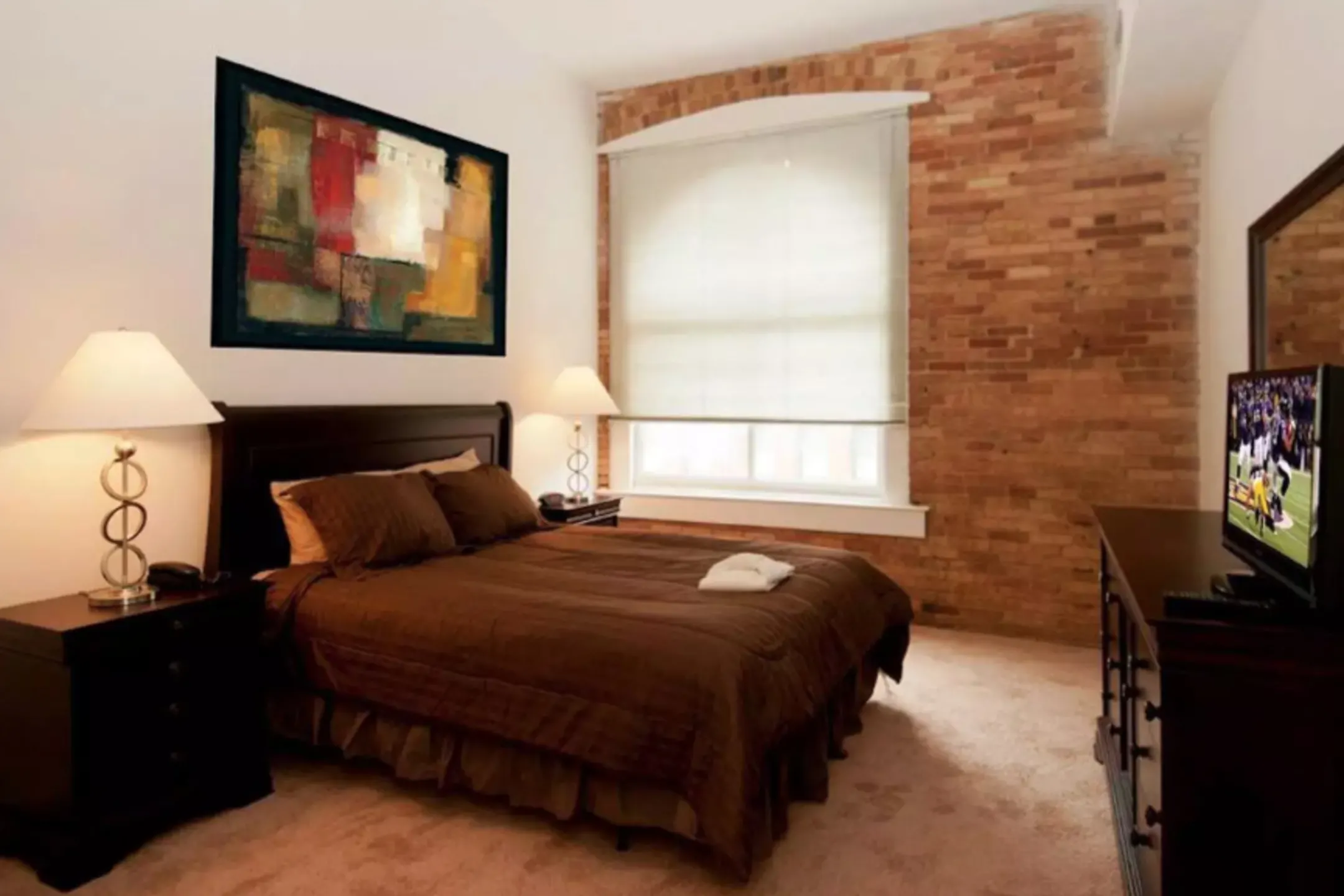 Bedroom - Marlboro Classic & Redwood Square - Baltimore, MD