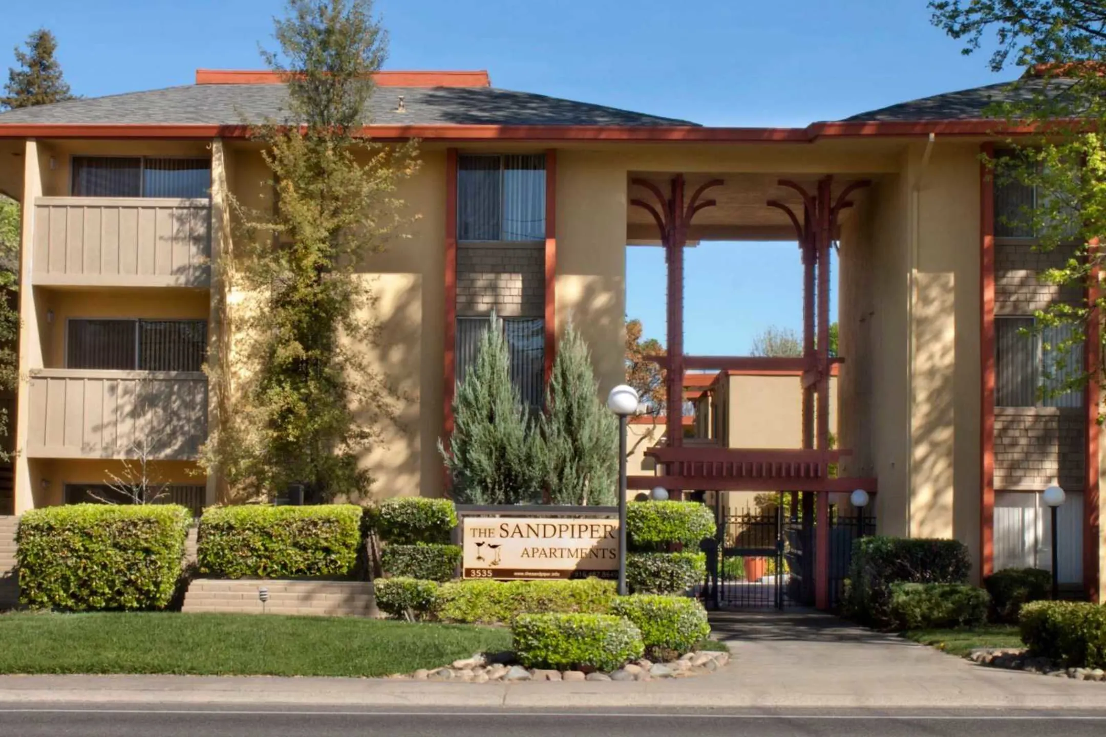 Building - Sandpiper Apartments - Sacramento, CA