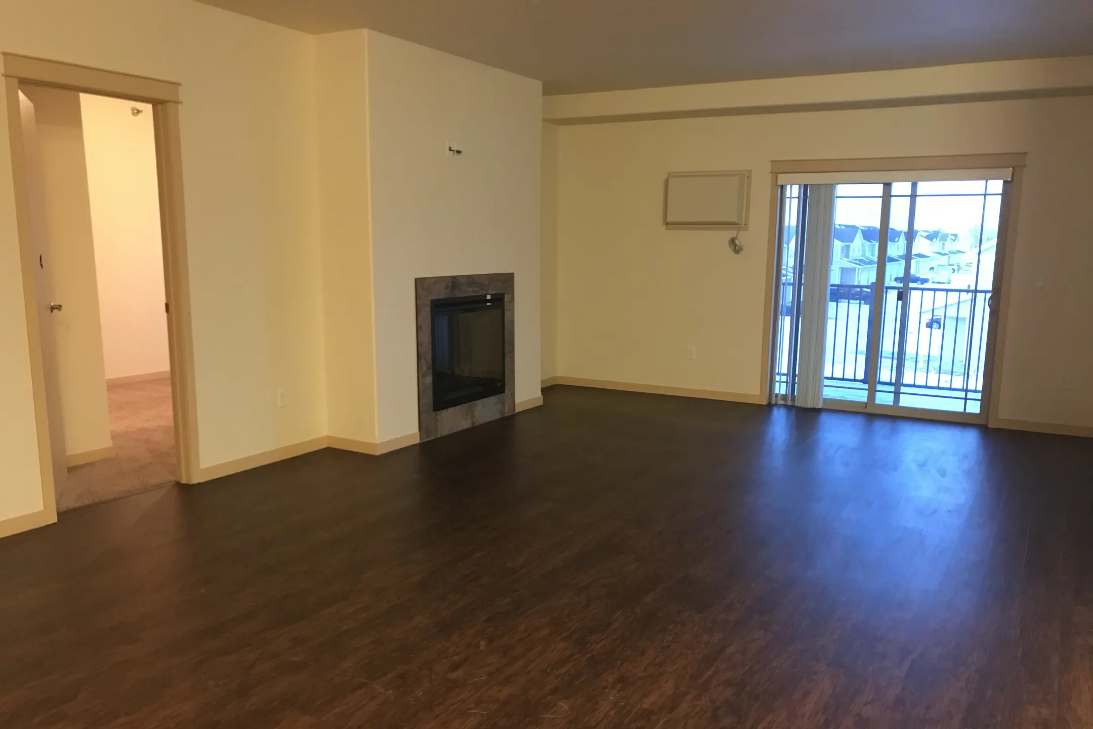 Living Room - Aspen Ponds Apartments - Fargo, ND