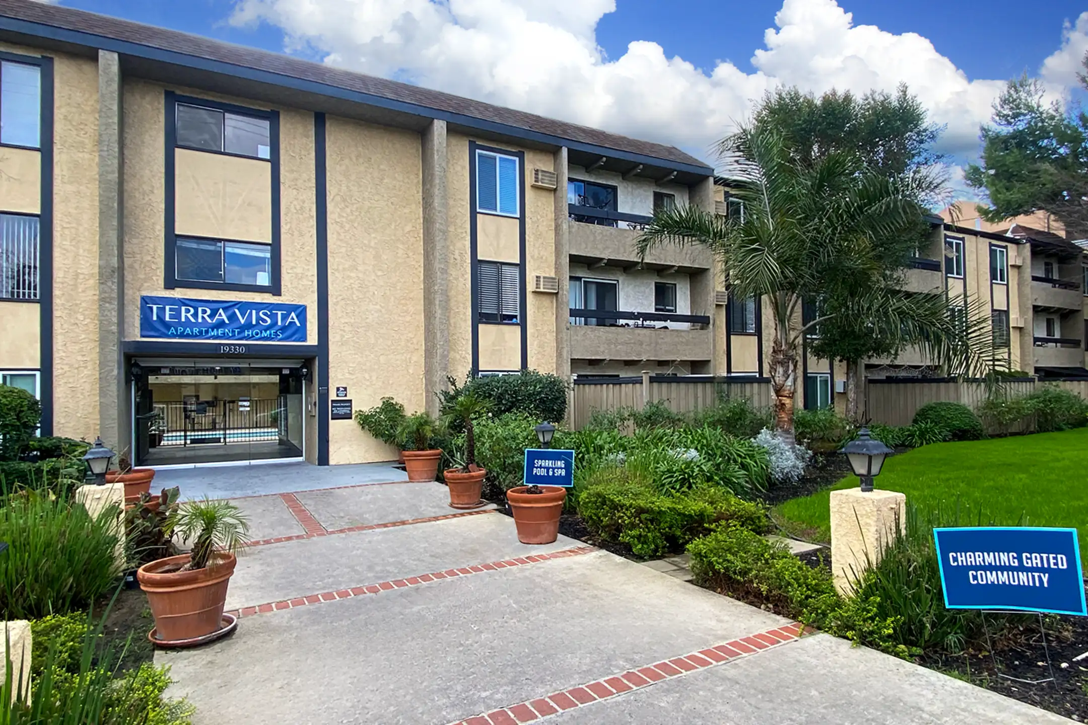 Terra Vista 19330 Saticoy St Reseda, CA Apartments for Rent Rent.