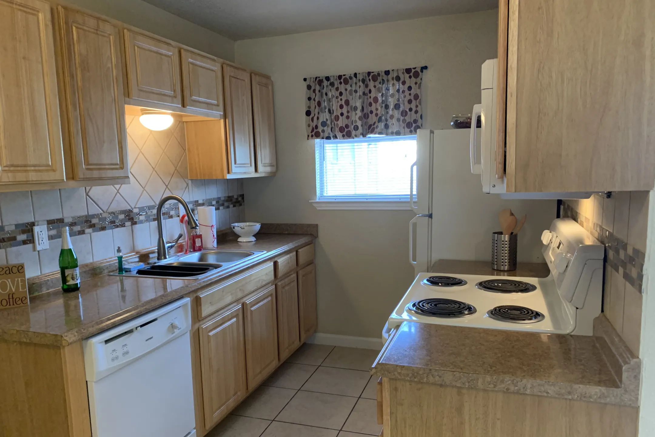 Kitchen - Eastgate Ridge Apartments - Killeen, TX