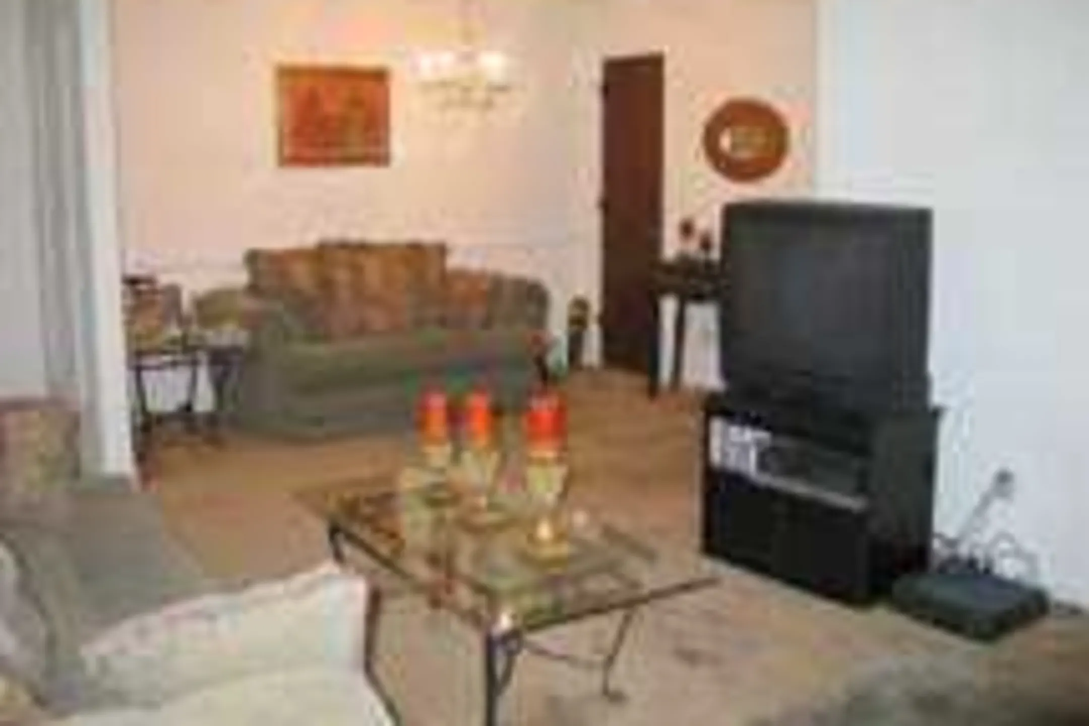 Living Room - Faronia Square Townhomes - Memphis, TN