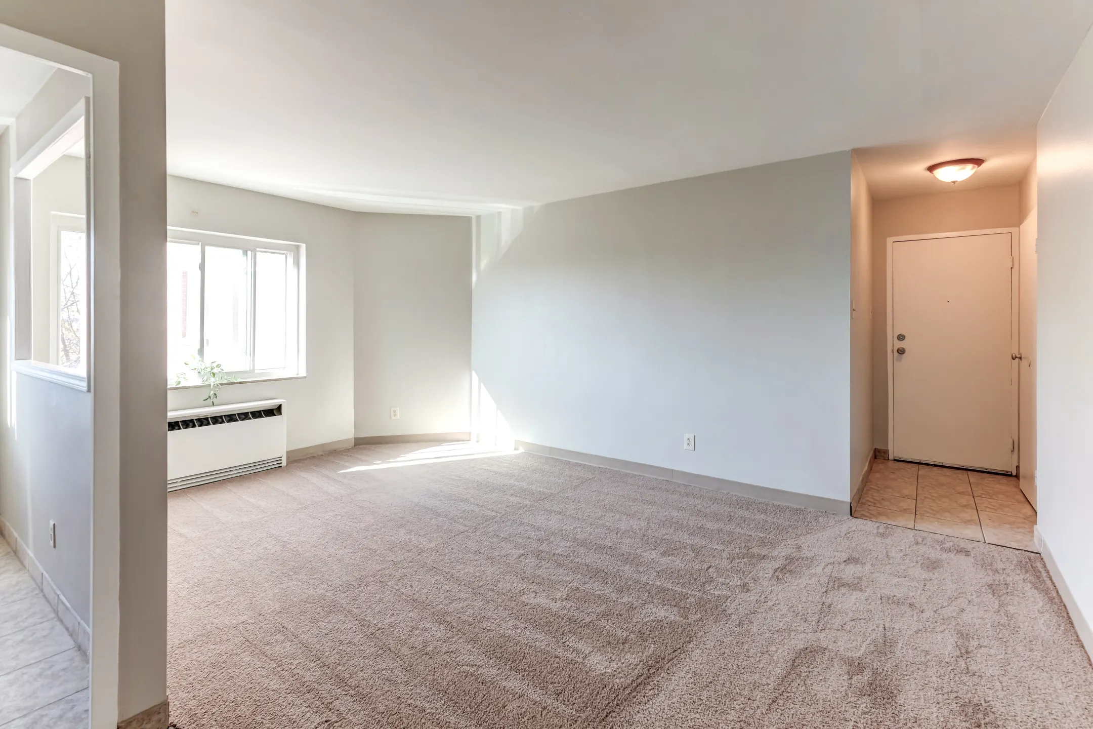 Living Room - Savoy Apartments - Pittsburgh, PA