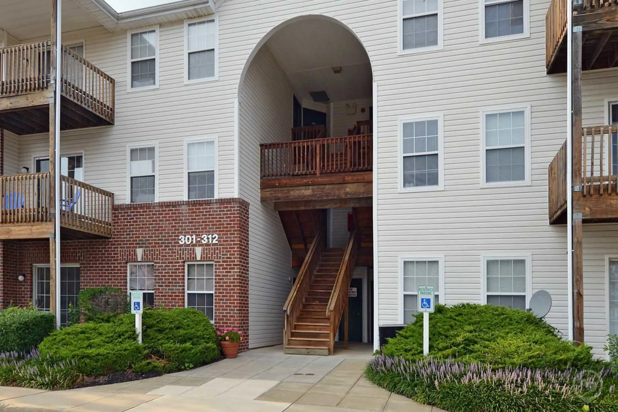 Village of Barretts Run Apartments Newark, DE 19702