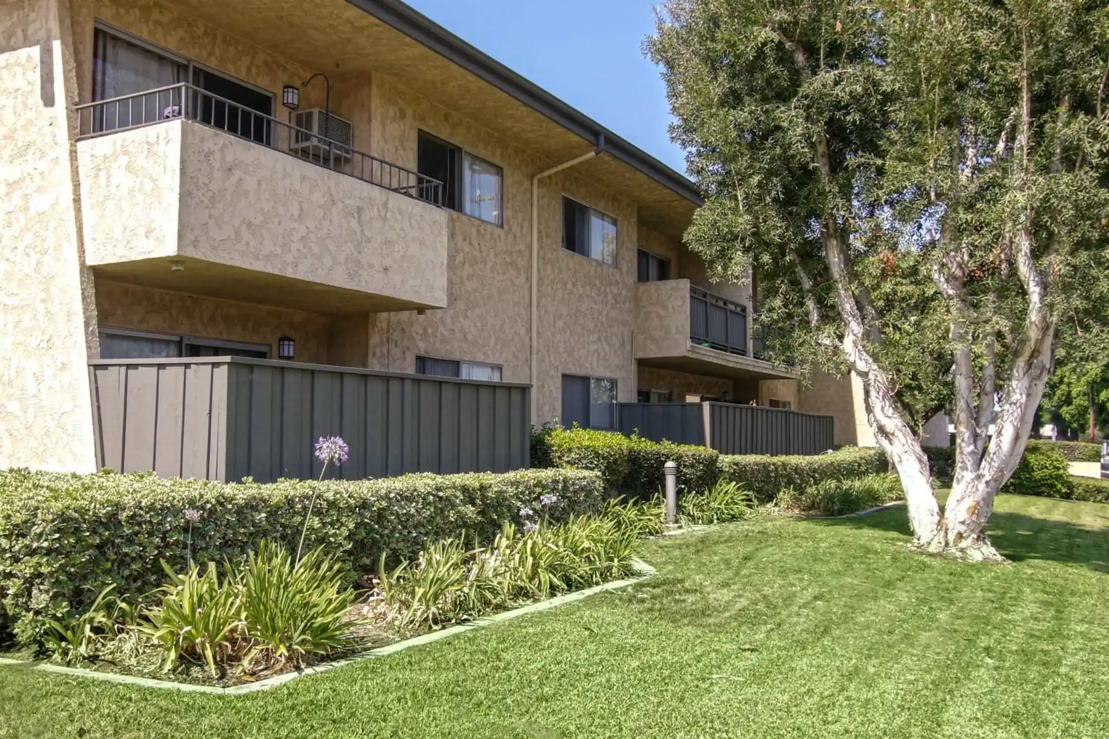 Los Robles Apartments Orange Ca