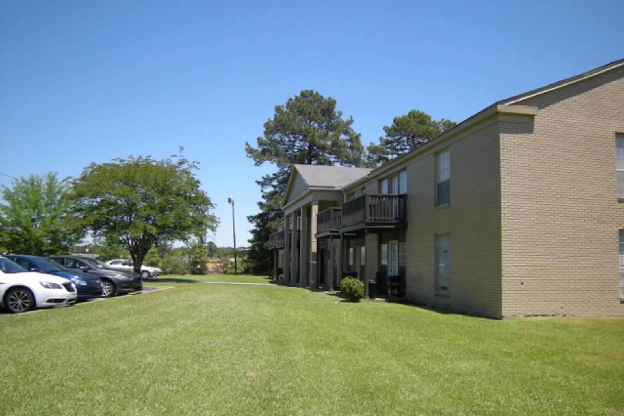 Lakeview Apartments 800 Magee Dr Brookhaven, MS Apartments for Rent