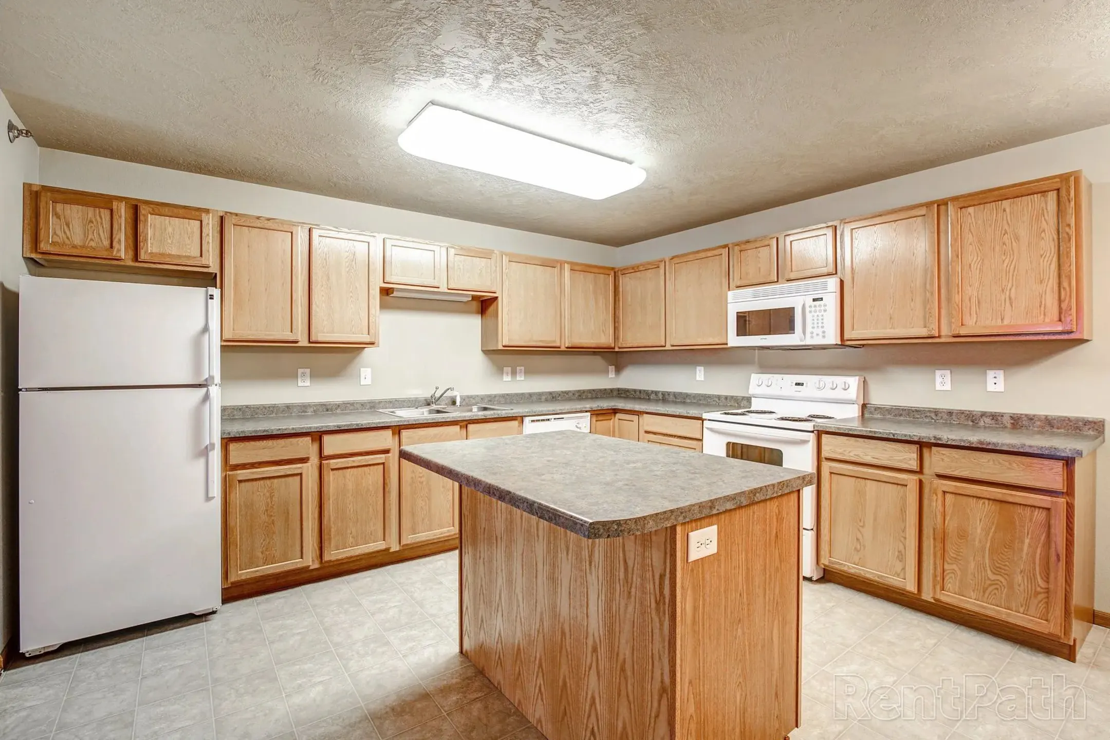 Hawk Pointe Apartments - Bismarck, ND 58501